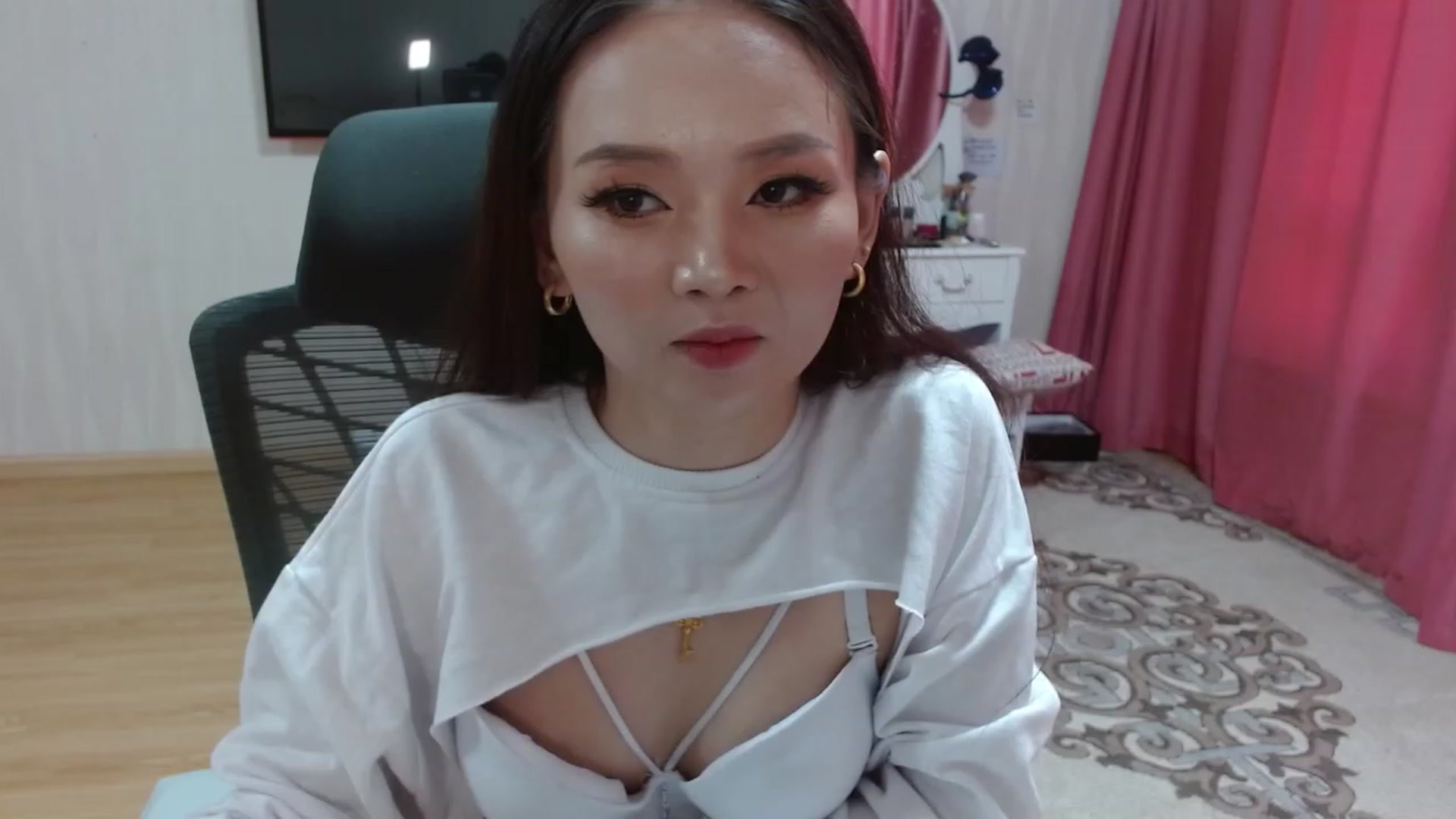 Gallery image thumbnail from Asiankitty_oX's myfreecams stream on, 04/07/2023, 04:48 image 1 of 20