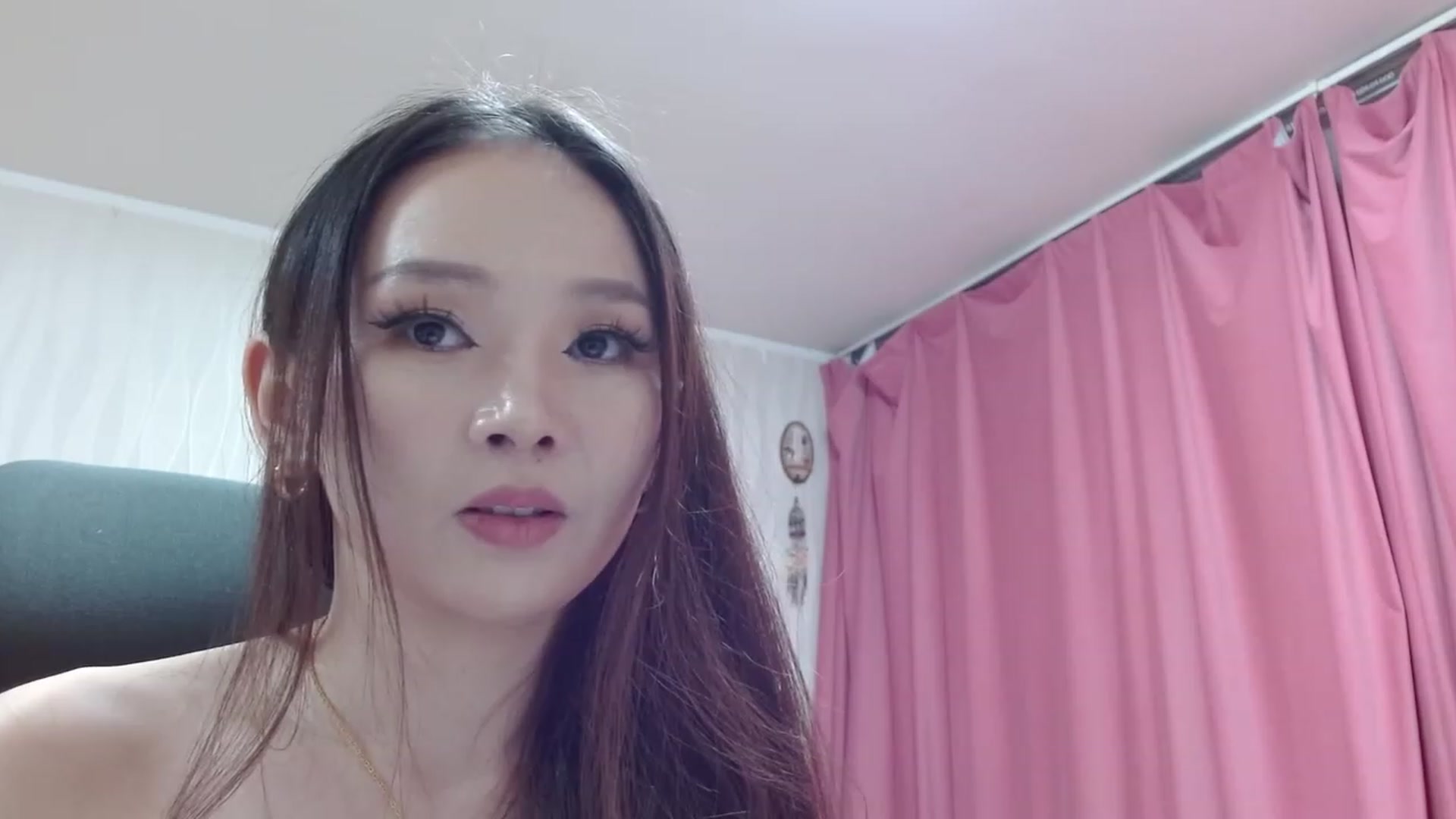Gallery image thumbnail from Asiankitty_oX's myfreecams stream on, 04/08/2023, 13:01 image 14 of 20