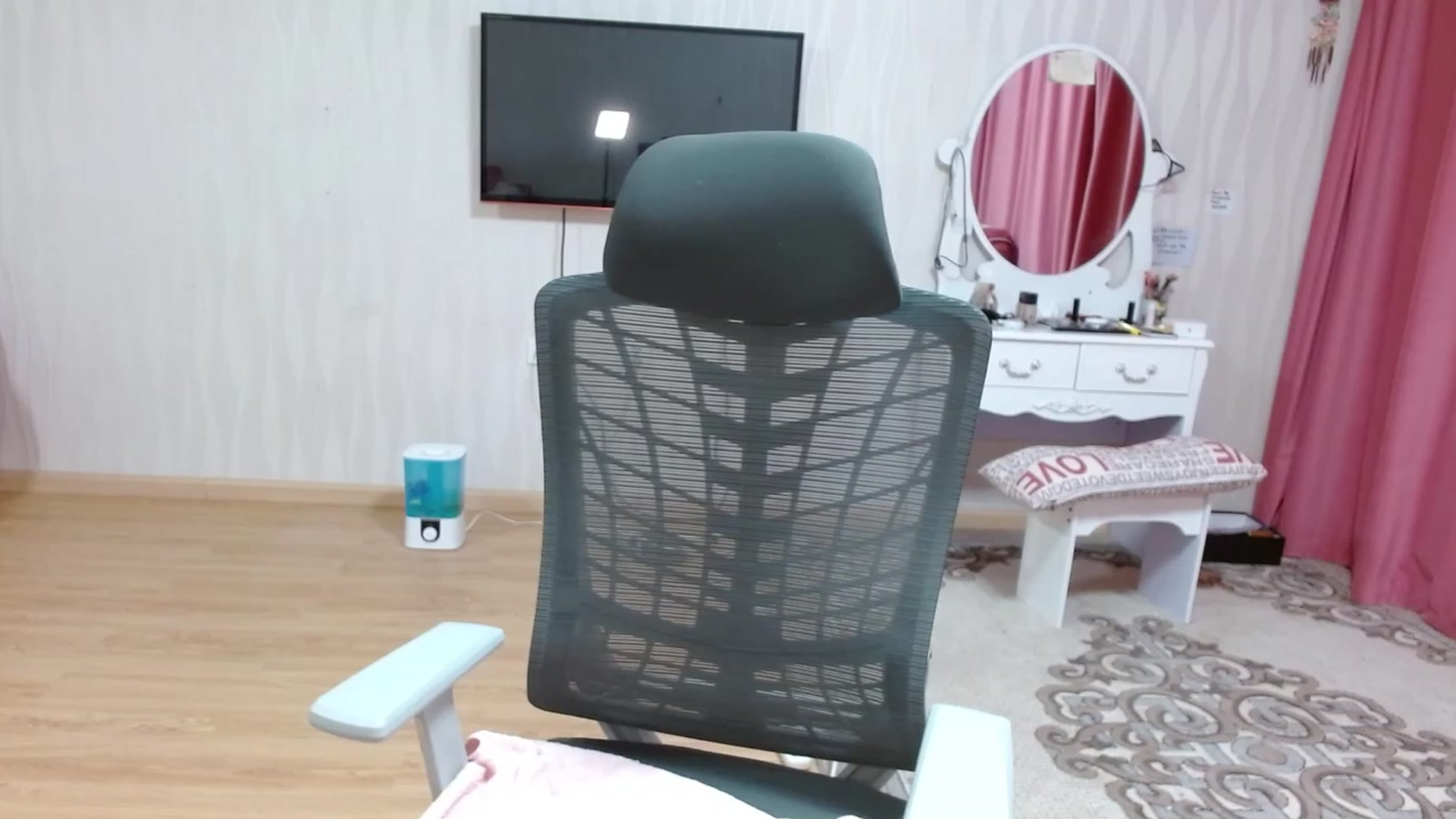 Gallery image thumbnail from Asiankitty_oX's myfreecams stream on, 04/14/2023, 14:02 image 1 of 20