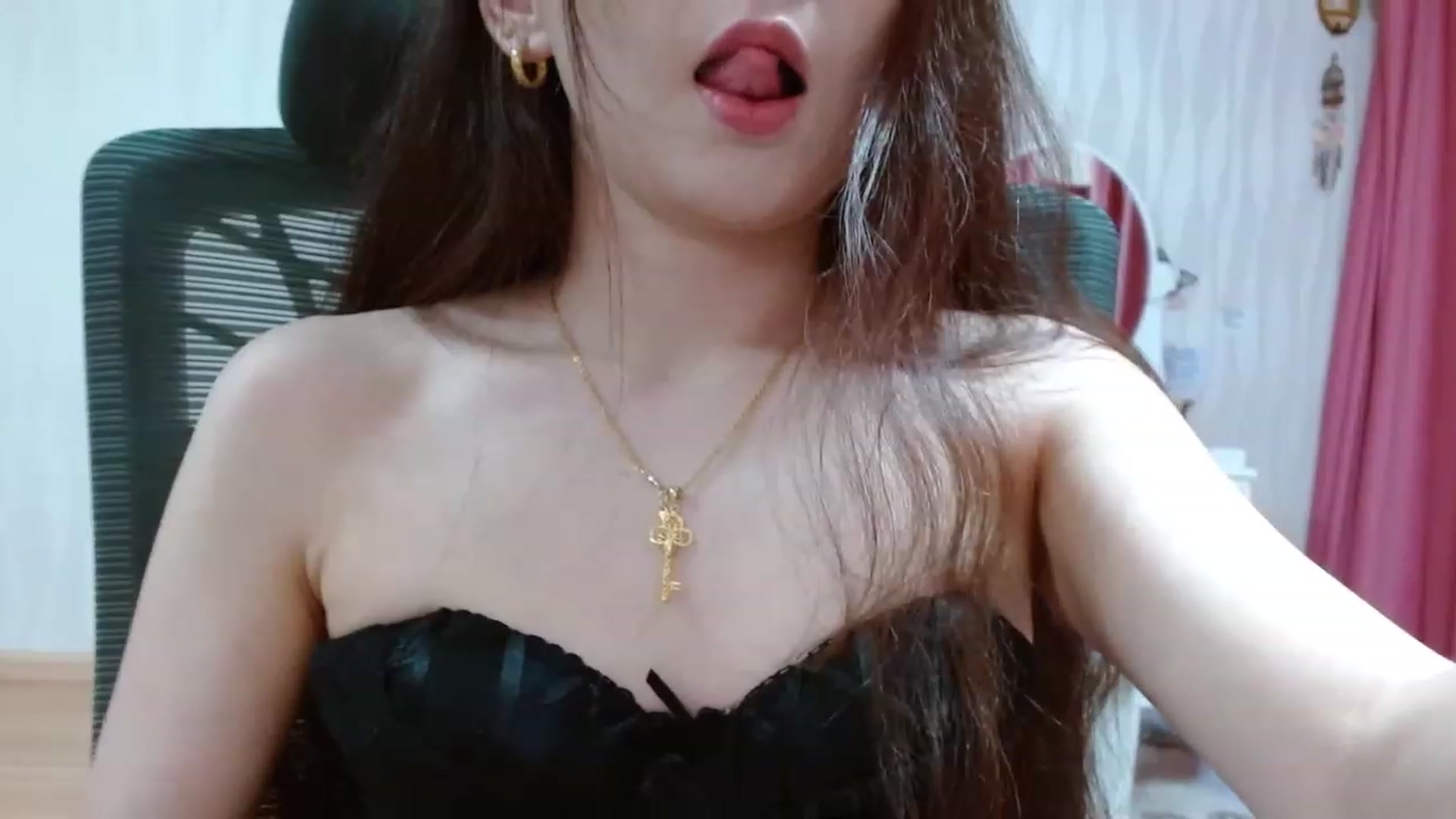 Gallery image thumbnail from Asiankitty_oX's myfreecams stream on, 04/14/2023, 14:59 image 3 of 20