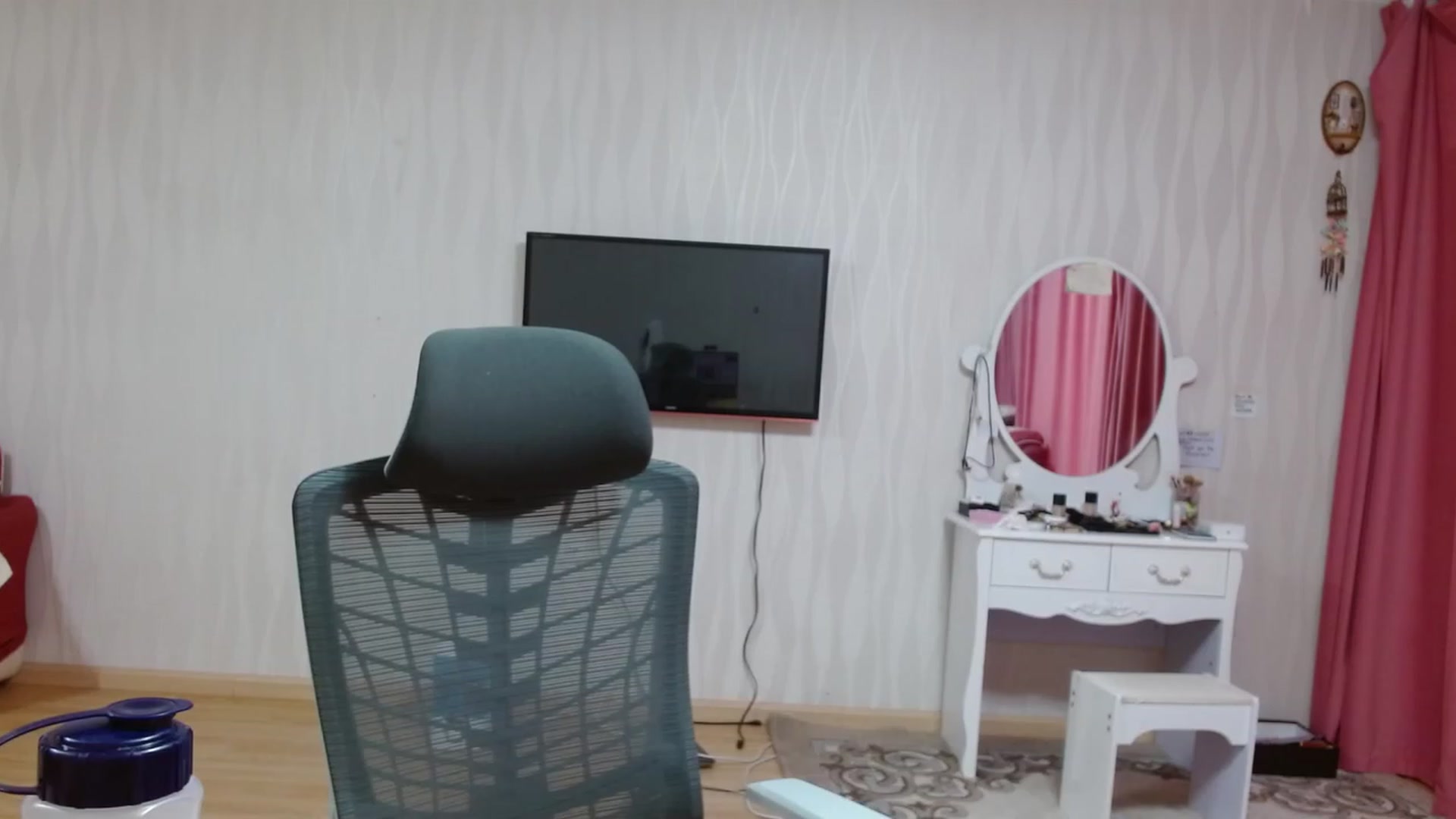 Gallery image thumbnail from Asiankitty_oX's myfreecams stream on, 04/15/2023, 09:24 image 2 of 20