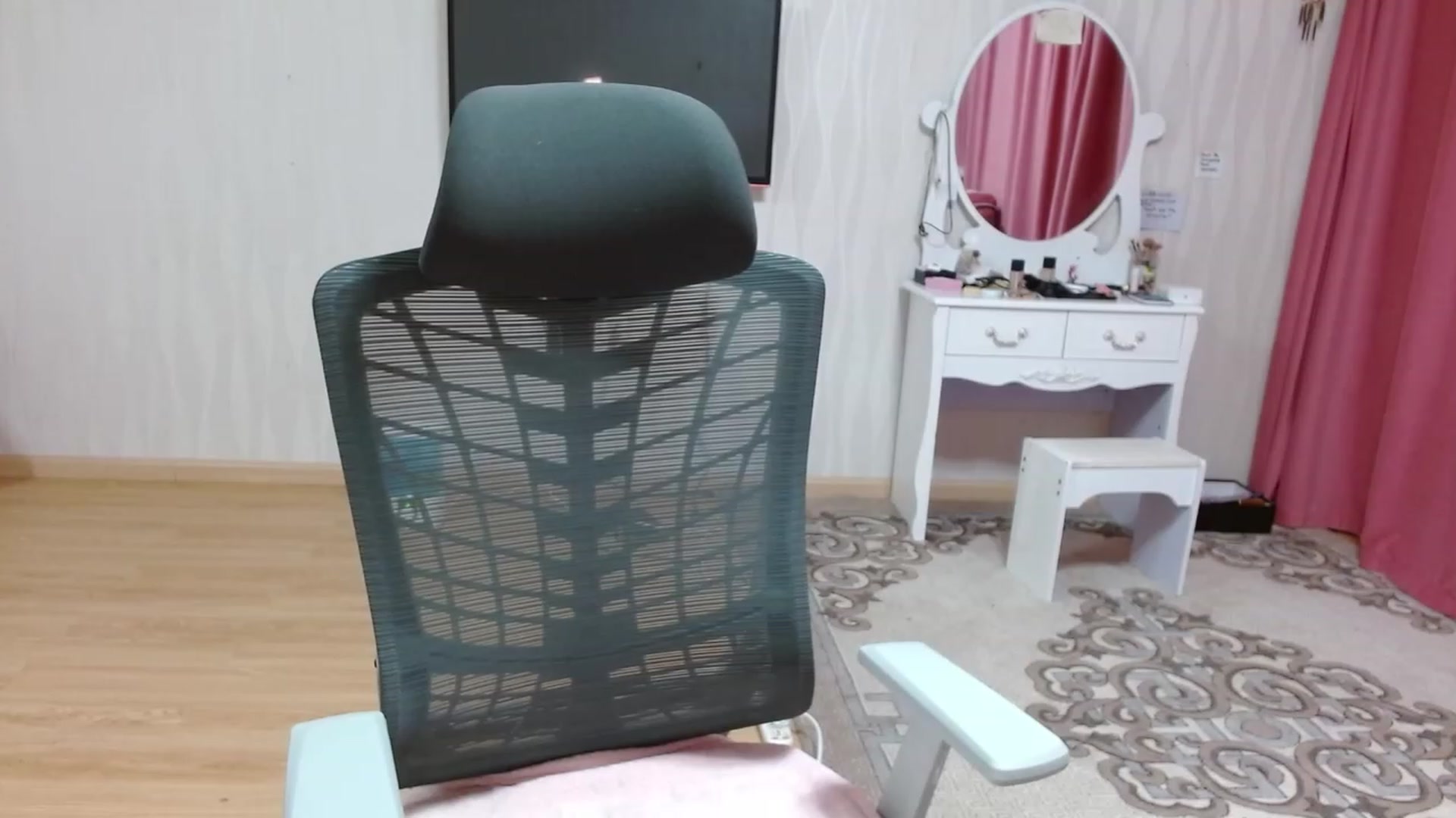 Gallery image thumbnail from Asiankitty_oX's myfreecams stream on, 04/15/2023, 15:25 image 12 of 20