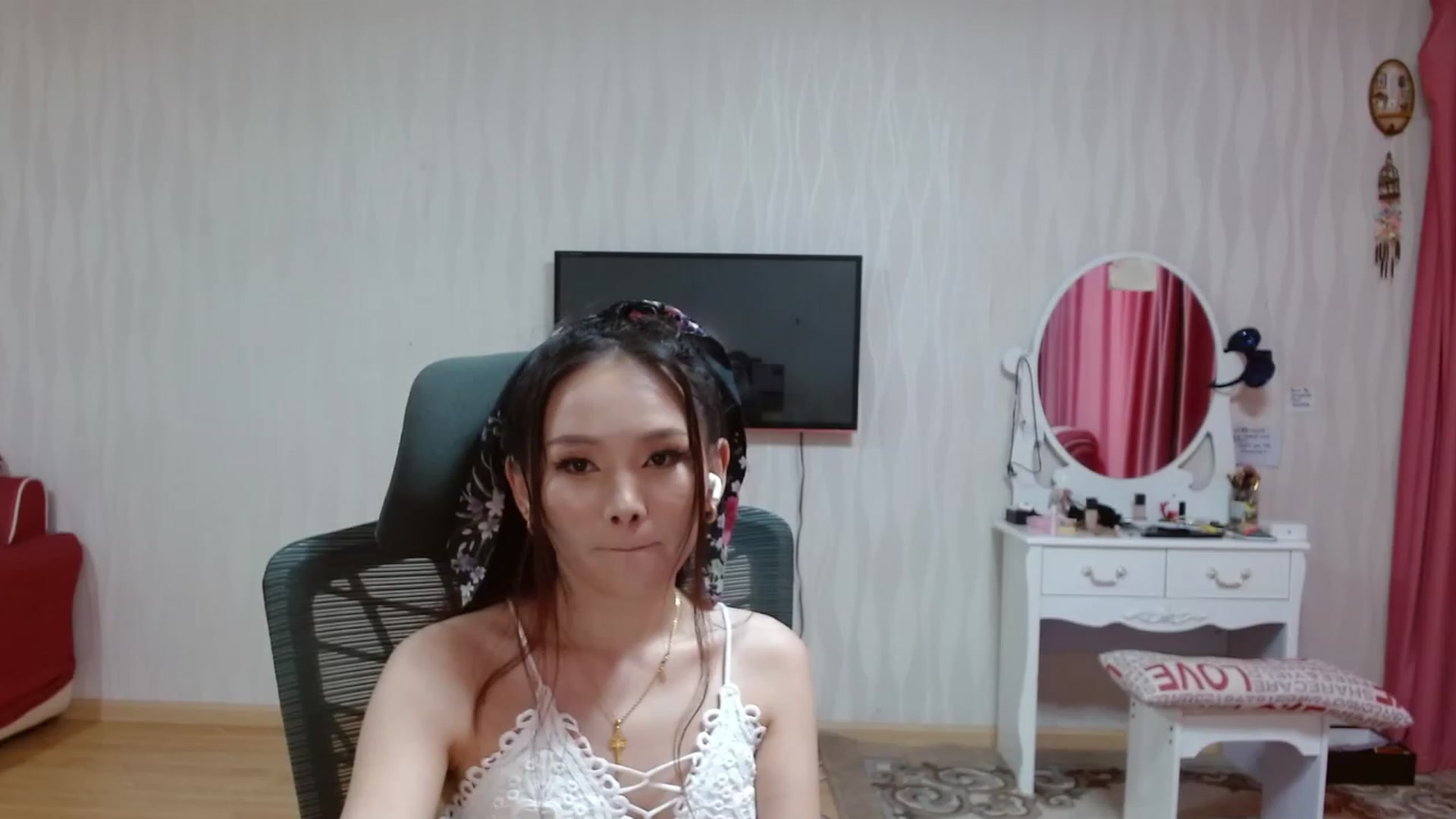 Gallery image thumbnail from Asiankitty_oX's myfreecams stream on, 04/16/2023, 07:54 image 4 of 20
