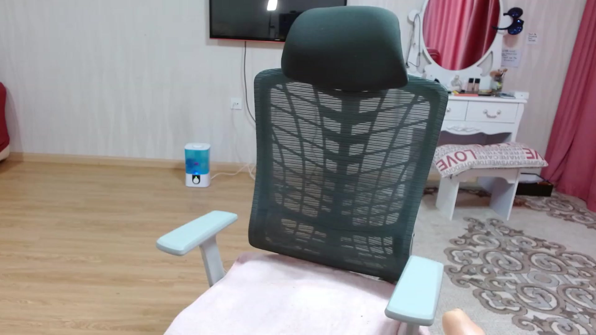 Gallery image thumbnail from Asiankitty_oX's myfreecams stream on, 04/19/2023, 06:43 image 5 of 20