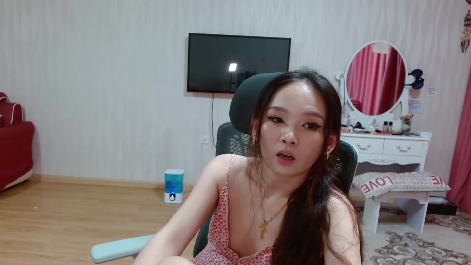 Gallery image thumbnail from Asiankitty_oX's myfreecams stream on, 04/19/2023, 08:27 image 6 of 20
