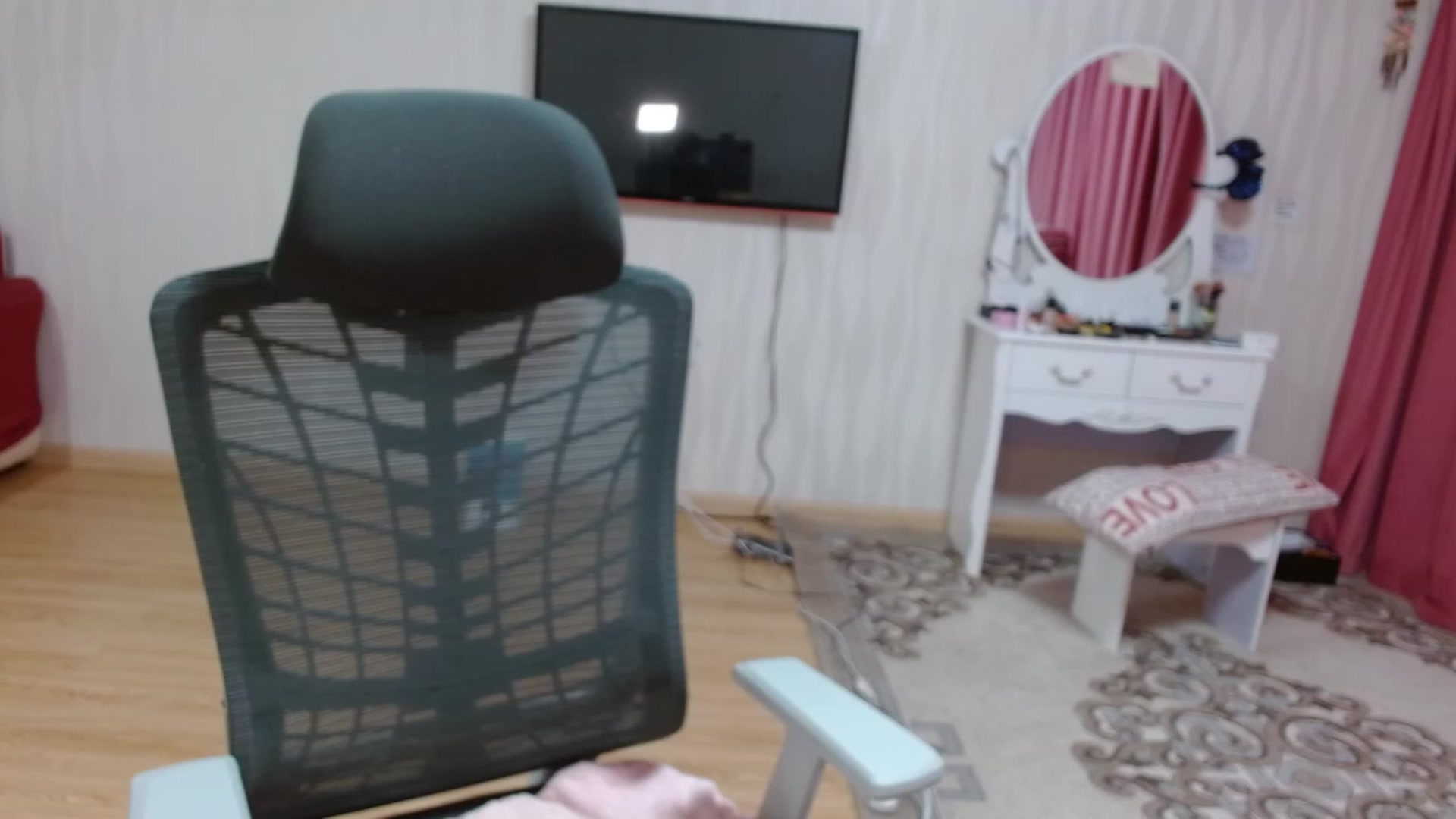 Gallery image thumbnail from Asiankitty_oX's myfreecams stream on, 04/21/2023, 14:14 image 9 of 20
