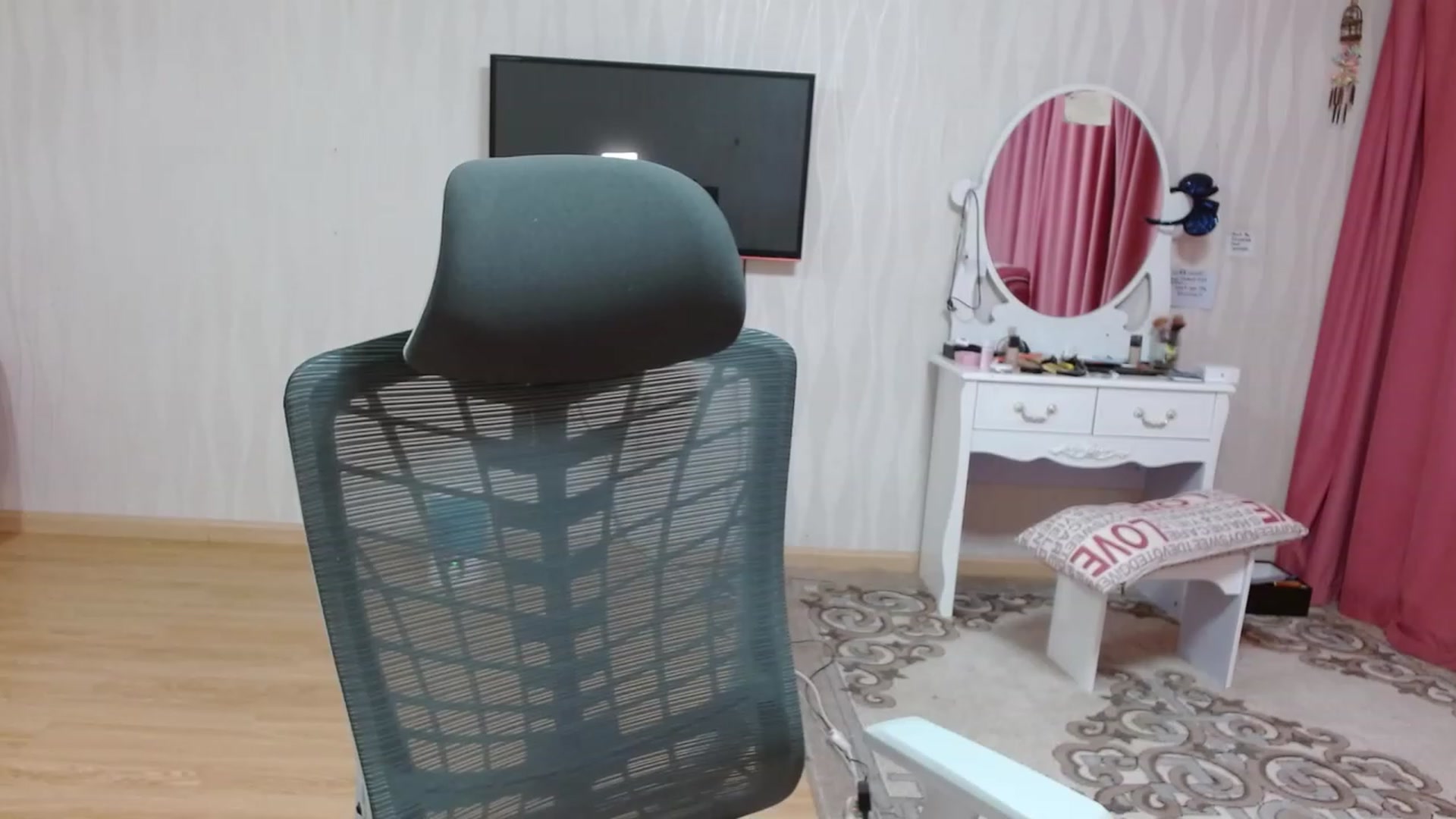 Gallery image thumbnail from Asiankitty_oX's myfreecams stream on, 04/21/2023, 14:14 image 1 of 20