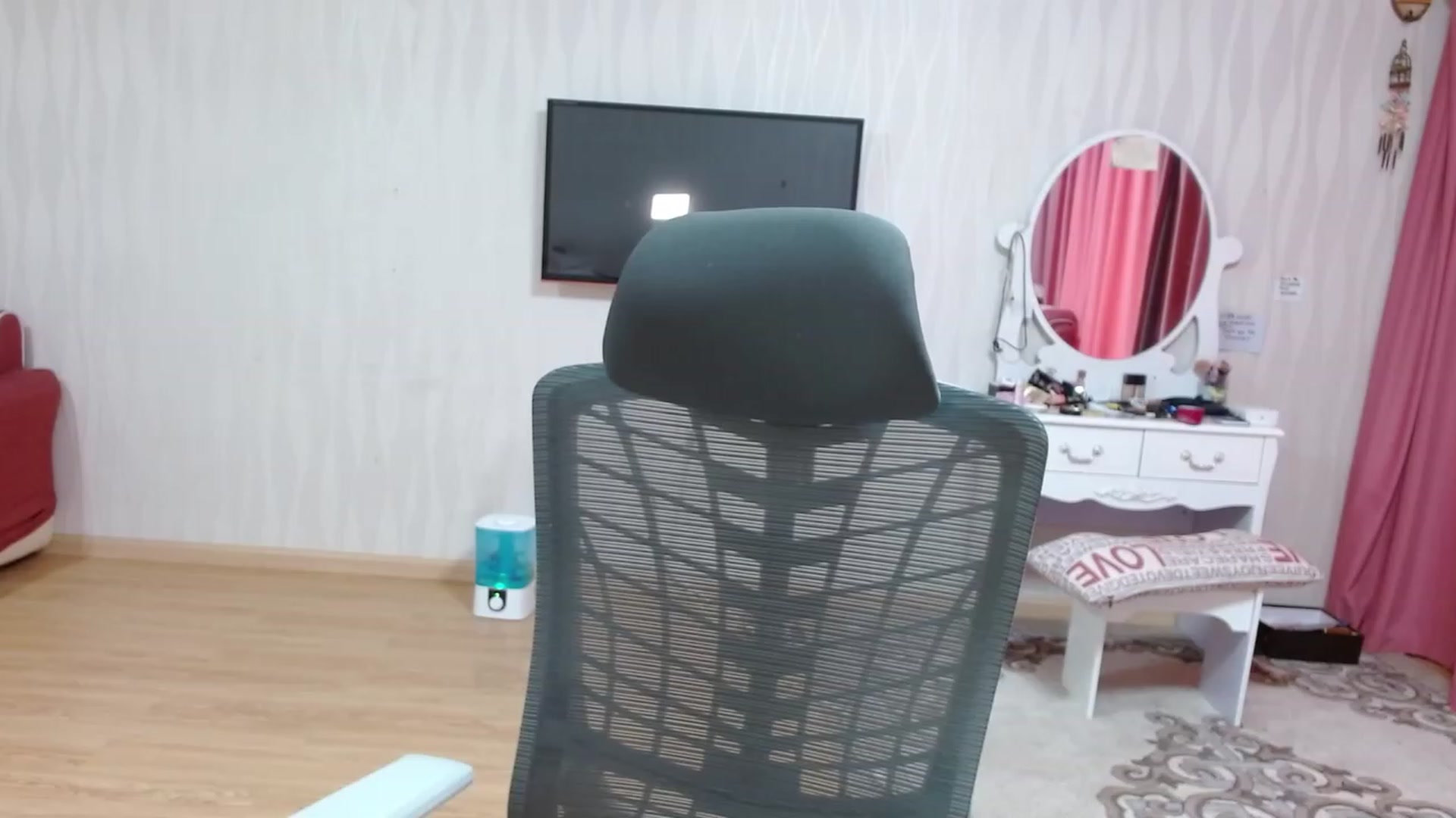 Gallery image thumbnail from Asiankitty_oX's myfreecams stream on, 04/22/2023, 04:54 image 8 of 20