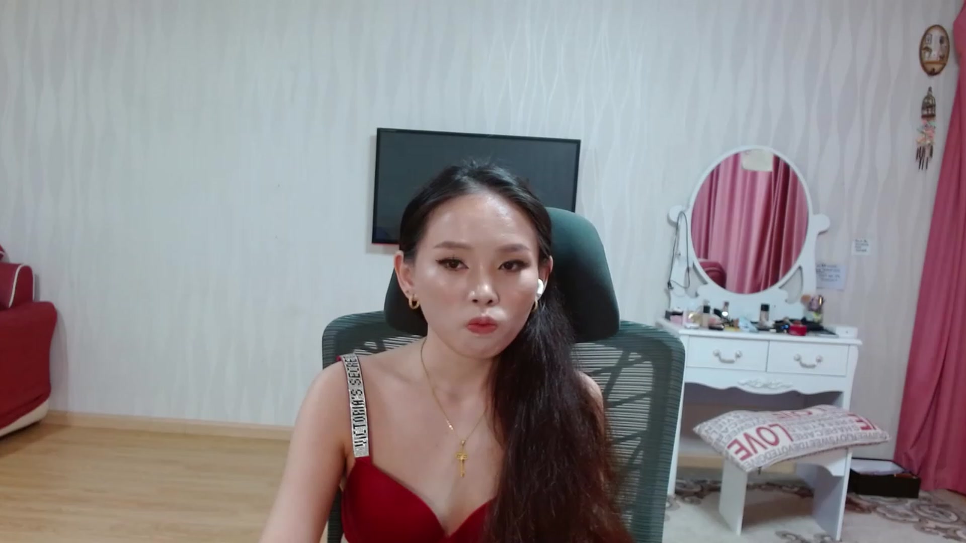 Gallery image thumbnail from Asiankitty_oX's myfreecams stream on, 04/22/2023, 13:06 image 16 of 20