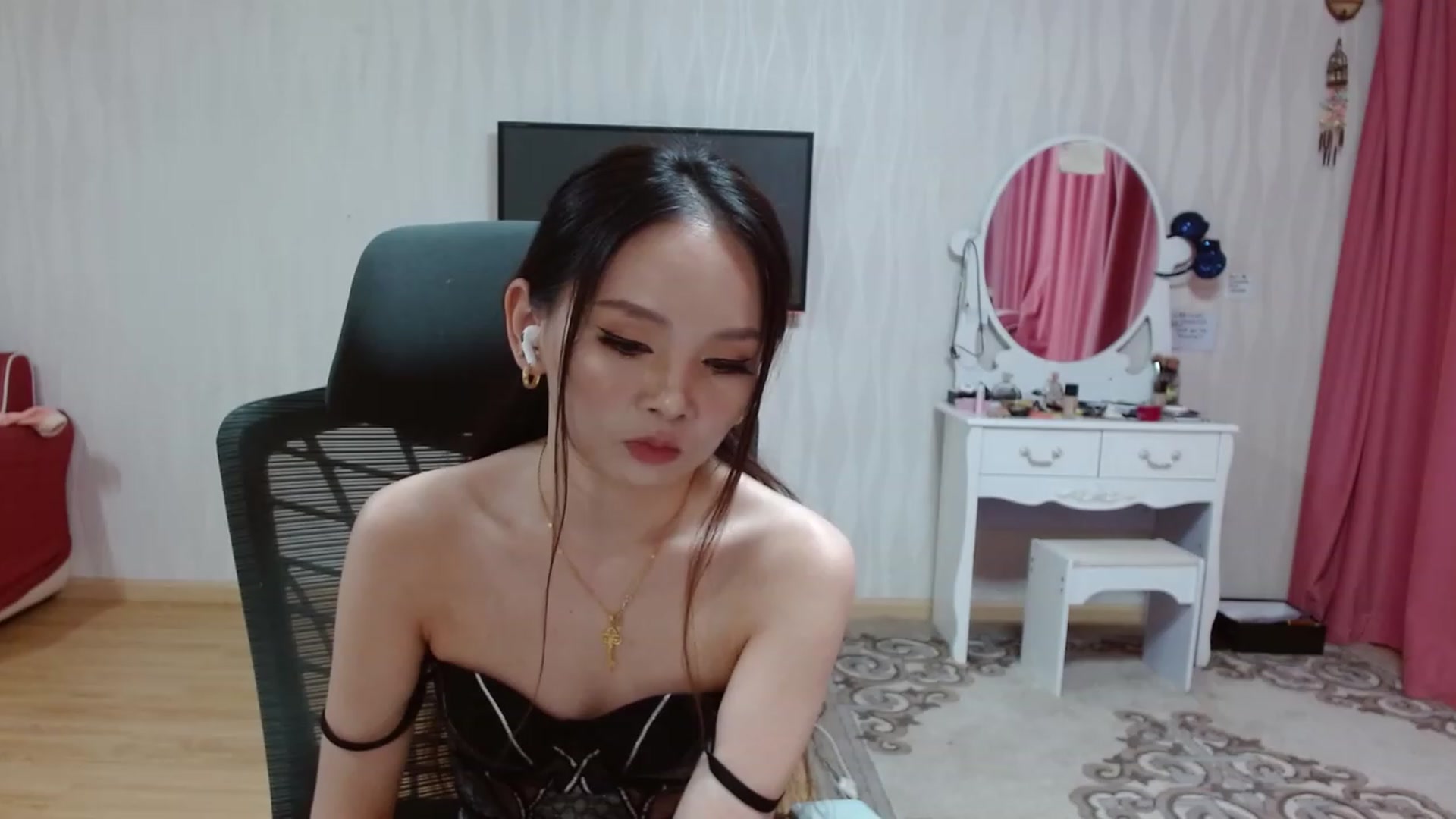 Gallery image thumbnail from Asiankitty_oX's myfreecams stream on, 04/23/2023, 08:57 image 16 of 20