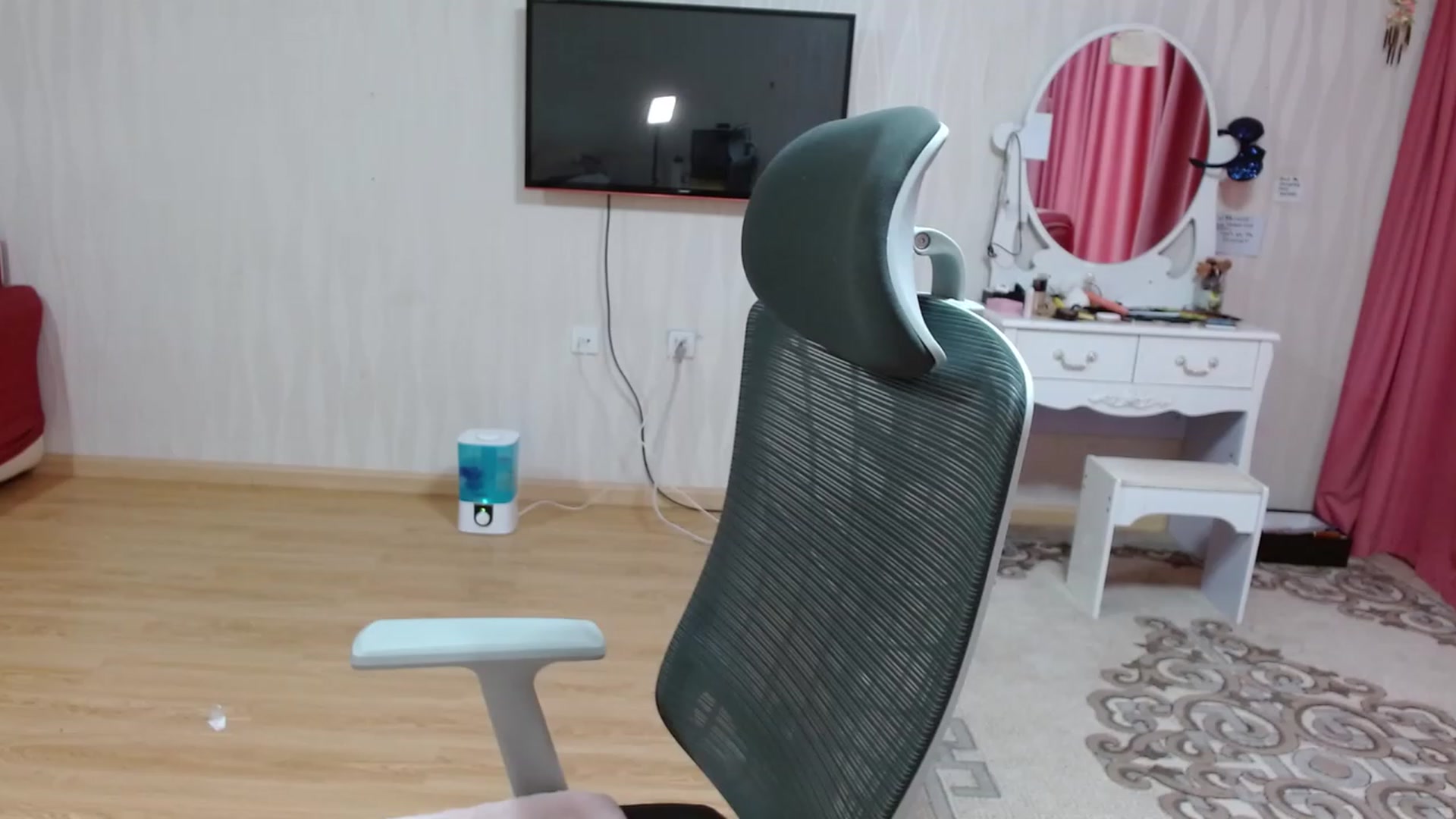 Gallery image thumbnail from Asiankitty_oX's myfreecams stream on, 04/24/2023, 04:51 image 8 of 20