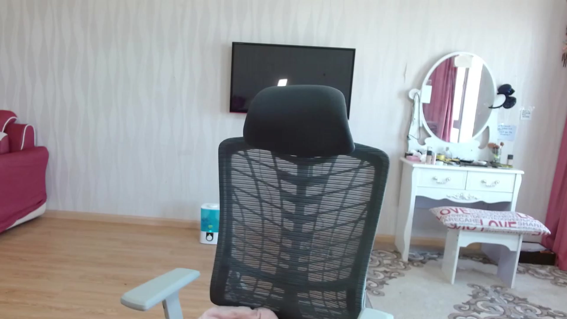 Gallery image thumbnail from Asiankitty_oX's myfreecams stream on, 04/25/2023, 07:40 image 15 of 20