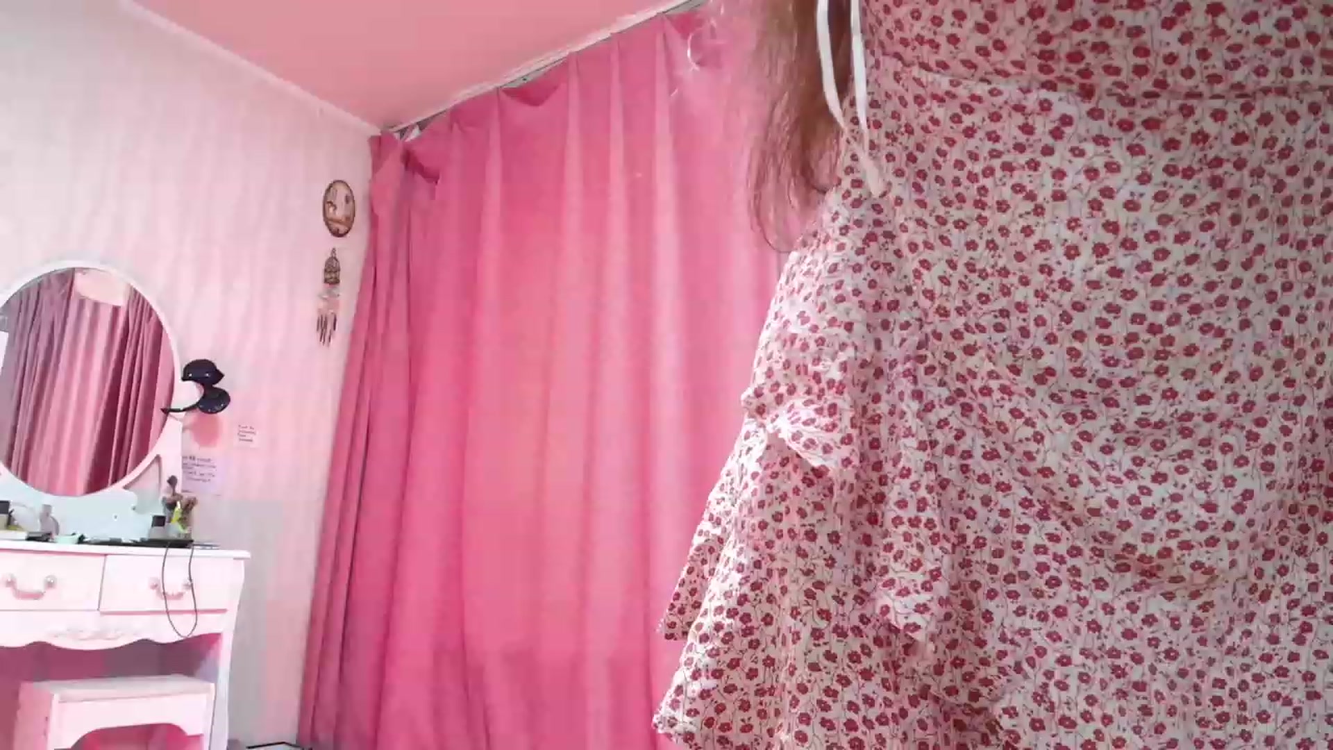 Gallery image thumbnail from Asiankitty_oX's myfreecams stream on, 04/26/2023, 06:34 image 1 of 20