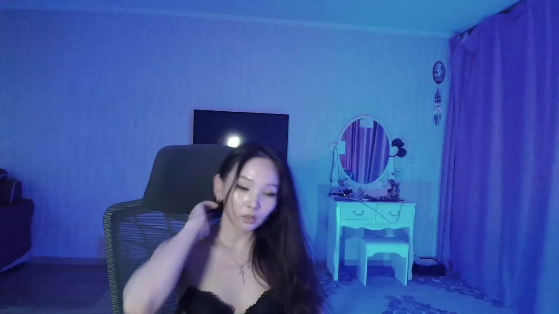 Gallery image thumbnail from Asiankitty_oX's myfreecams stream on, 04/26/2023, 16:01 image 14 of 20