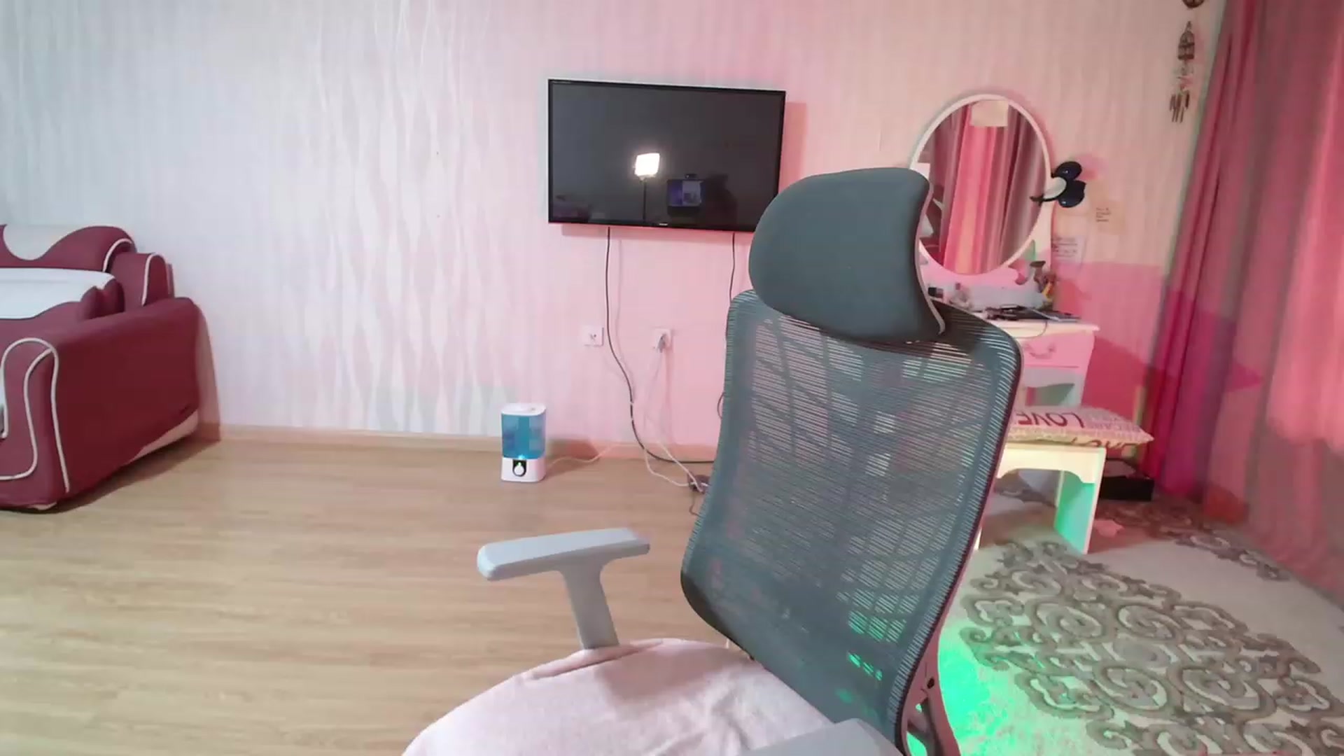 Gallery image thumbnail from Asiankitty_oX's myfreecams stream on, 04/27/2023, 05:39 image 7 of 20