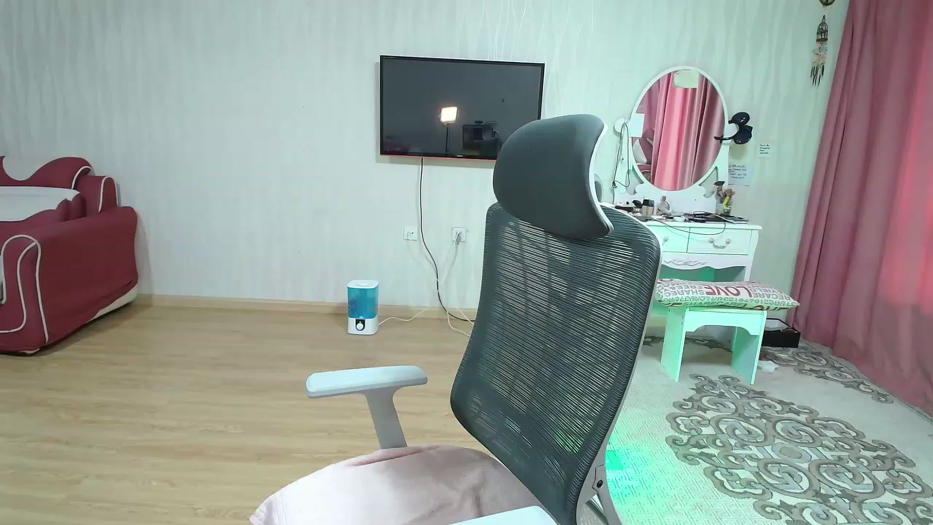 Gallery image thumbnail from Asiankitty_oX's myfreecams stream on, 04/27/2023, 05:39 image 8 of 20