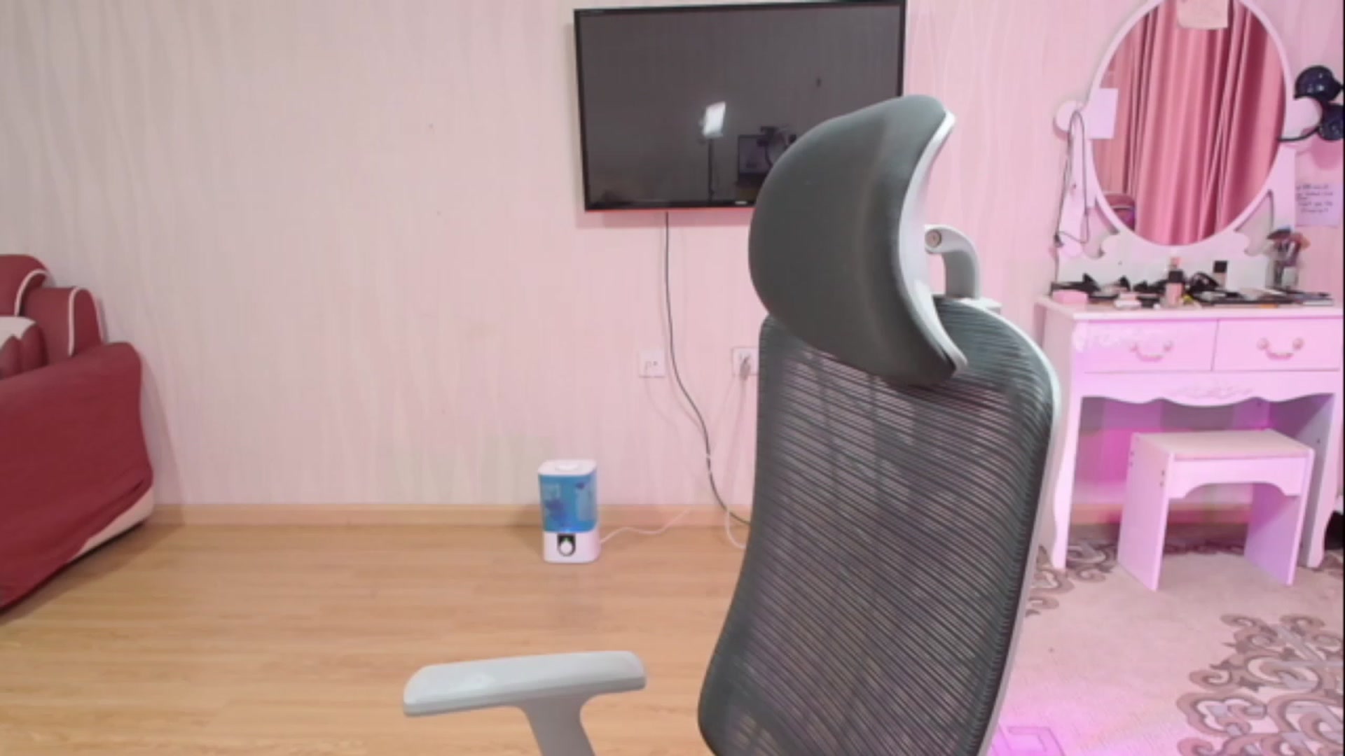 Gallery image thumbnail from Asiankitty_oX's myfreecams stream on, 04/28/2023, 12:59 image 7 of 20