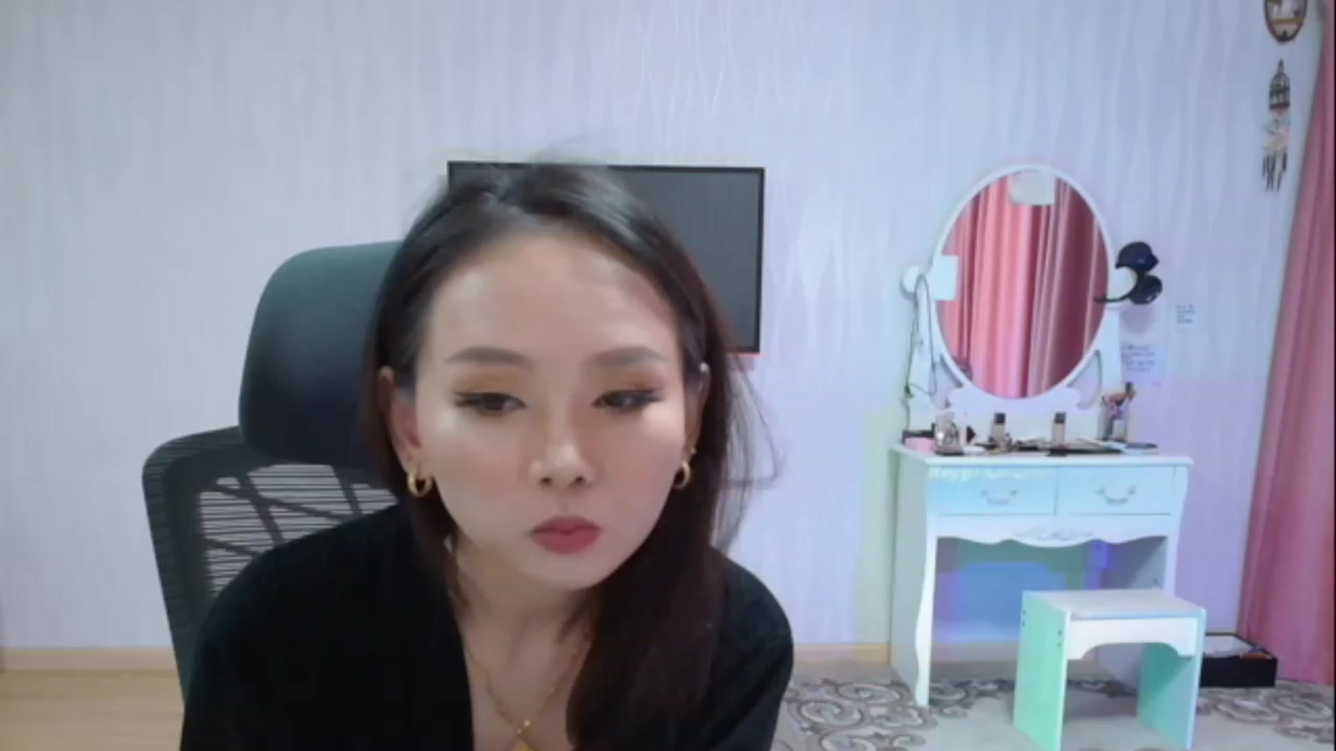 Gallery image thumbnail from Asiankitty_oX's myfreecams stream on, 04/29/2023, 06:16 image 13 of 20