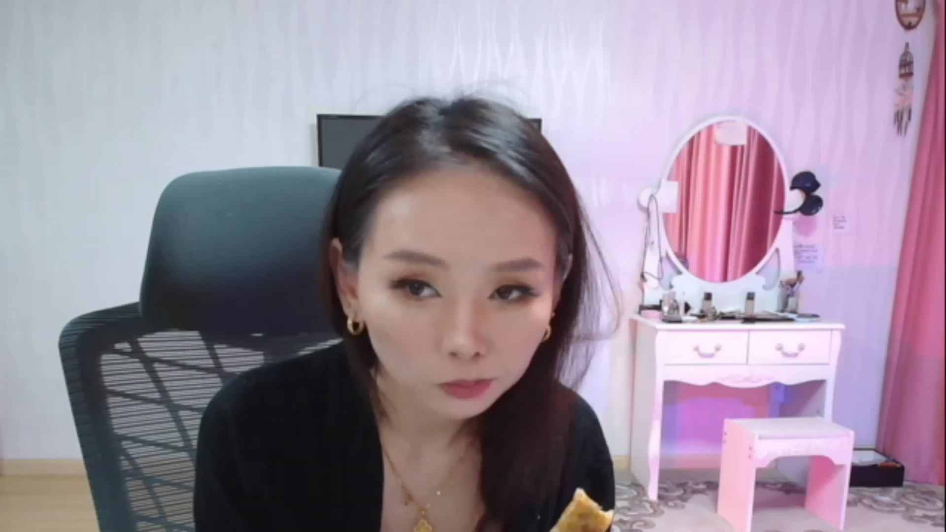Gallery image thumbnail from Asiankitty_oX's myfreecams stream on, 04/29/2023, 06:16 image 11 of 20