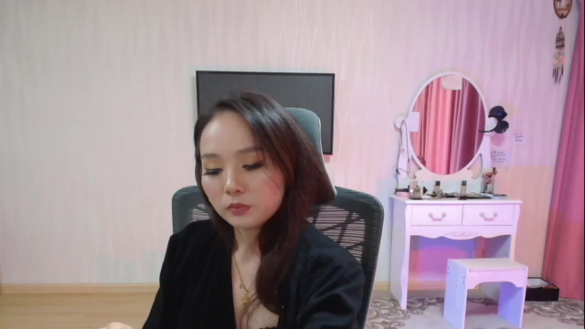 Gallery image thumbnail from Asiankitty_oX's myfreecams stream on, 04/29/2023, 06:16 image 15 of 20