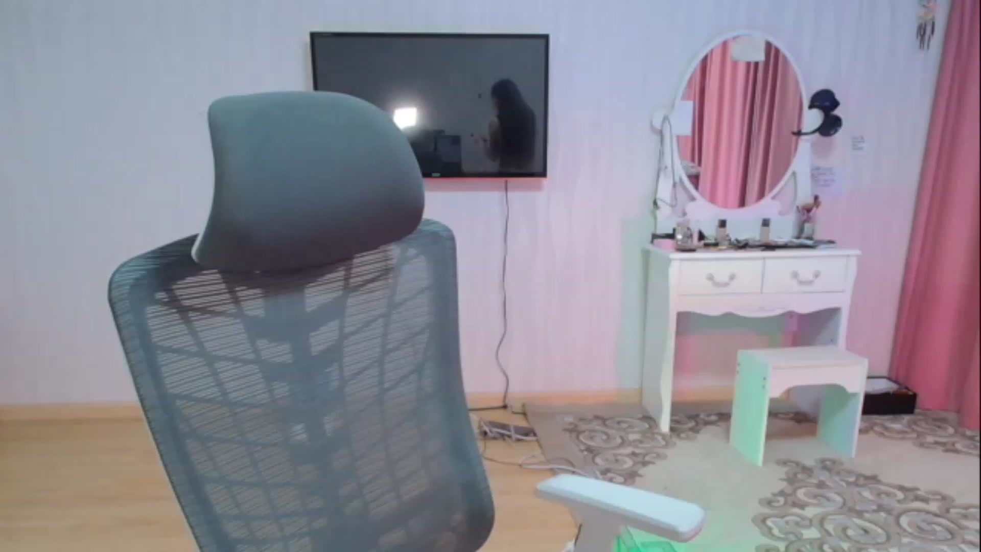 Gallery image thumbnail from Asiankitty_oX's myfreecams stream on, 04/29/2023, 11:48 image 1 of 20