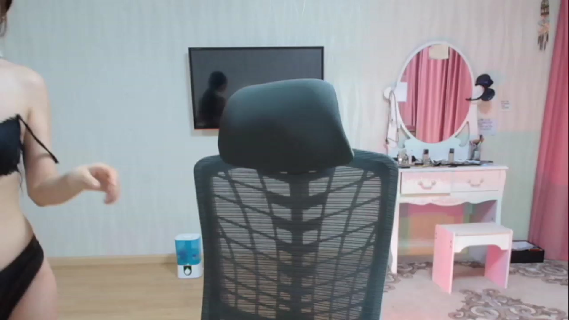 Gallery image thumbnail from Asiankitty_oX's myfreecams stream on, 04/29/2023, 16:47 image 18 of 20