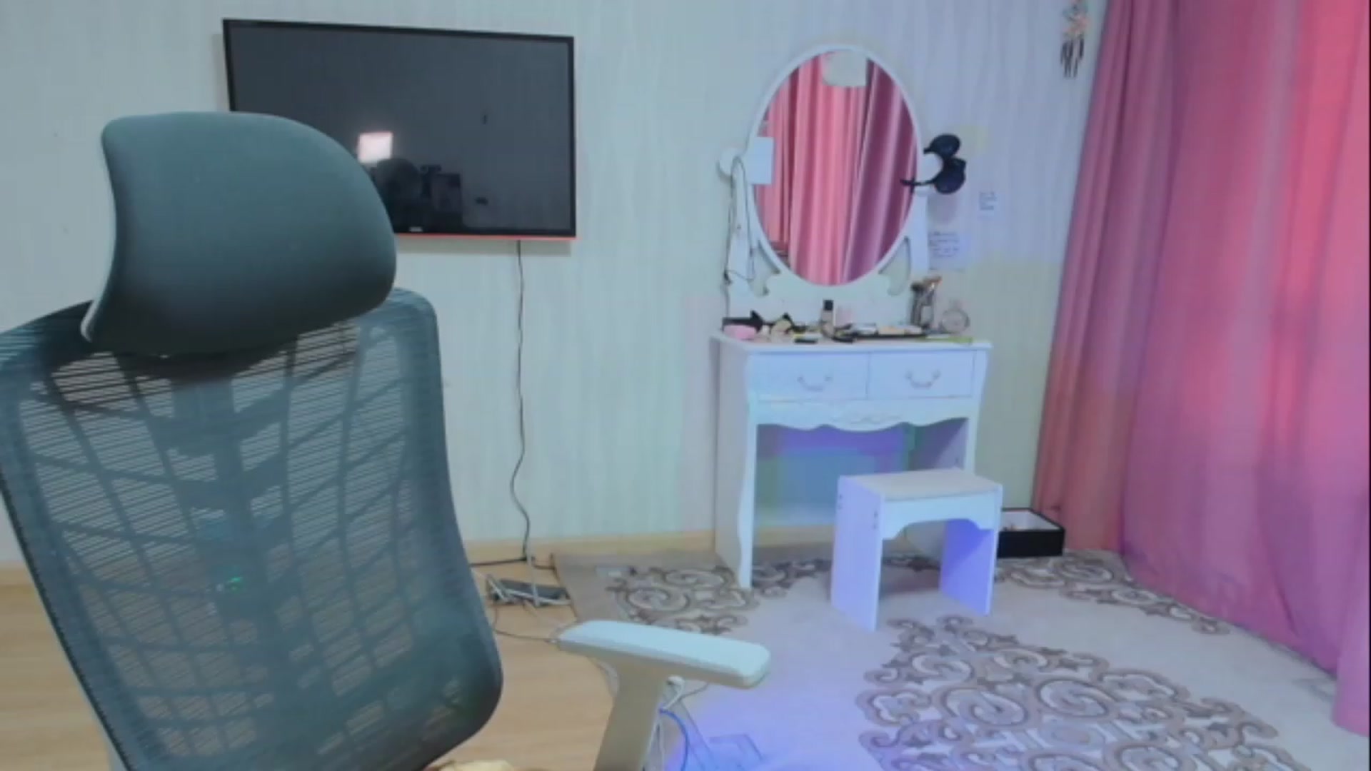 Gallery image thumbnail from Asiankitty_oX's myfreecams stream on, 04/30/2023, 05:12 image 9 of 20