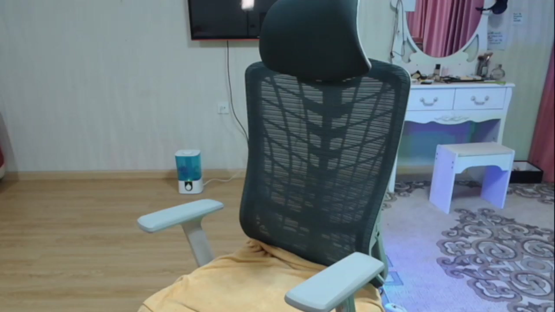 Gallery image thumbnail from Asiankitty_oX's myfreecams stream on, 04/30/2023, 10:15 image 14 of 20