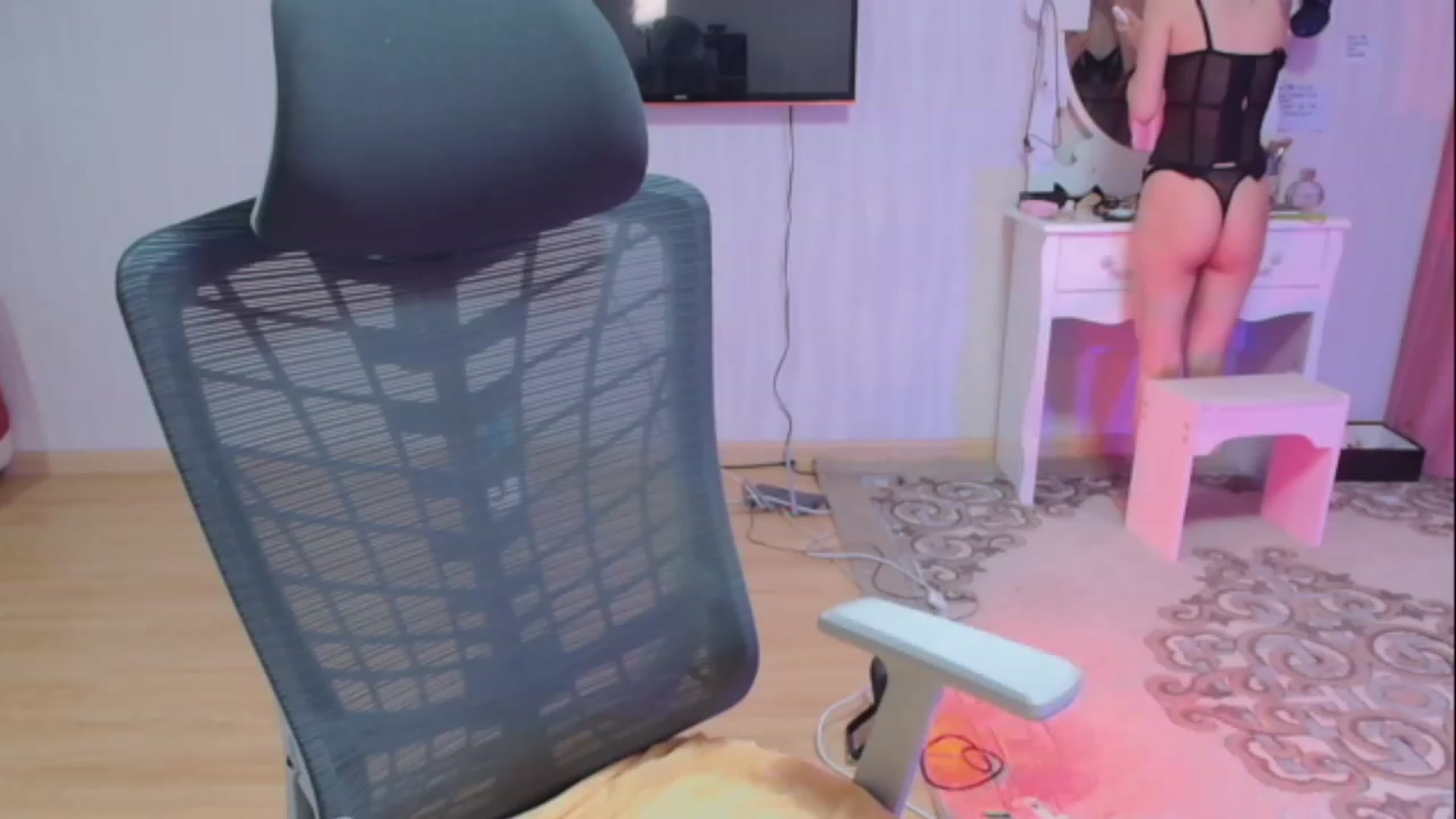Gallery image thumbnail from Asiankitty_oX's myfreecams stream on, 04/30/2023, 10:15 image 5 of 20