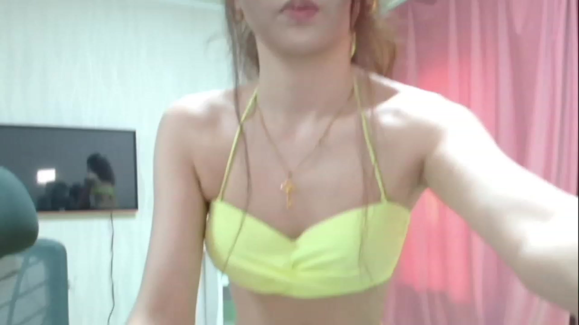 Gallery image thumbnail from Asiankitty_oX's myfreecams stream on, 05/01/2023, 04:14 image 3 of 20