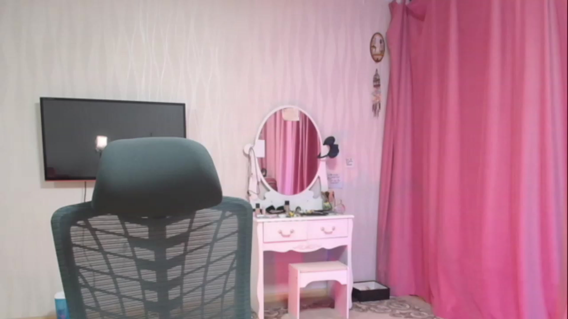 Gallery image thumbnail from Asiankitty_oX's myfreecams stream on, 05/04/2023, 13:31 image 18 of 20