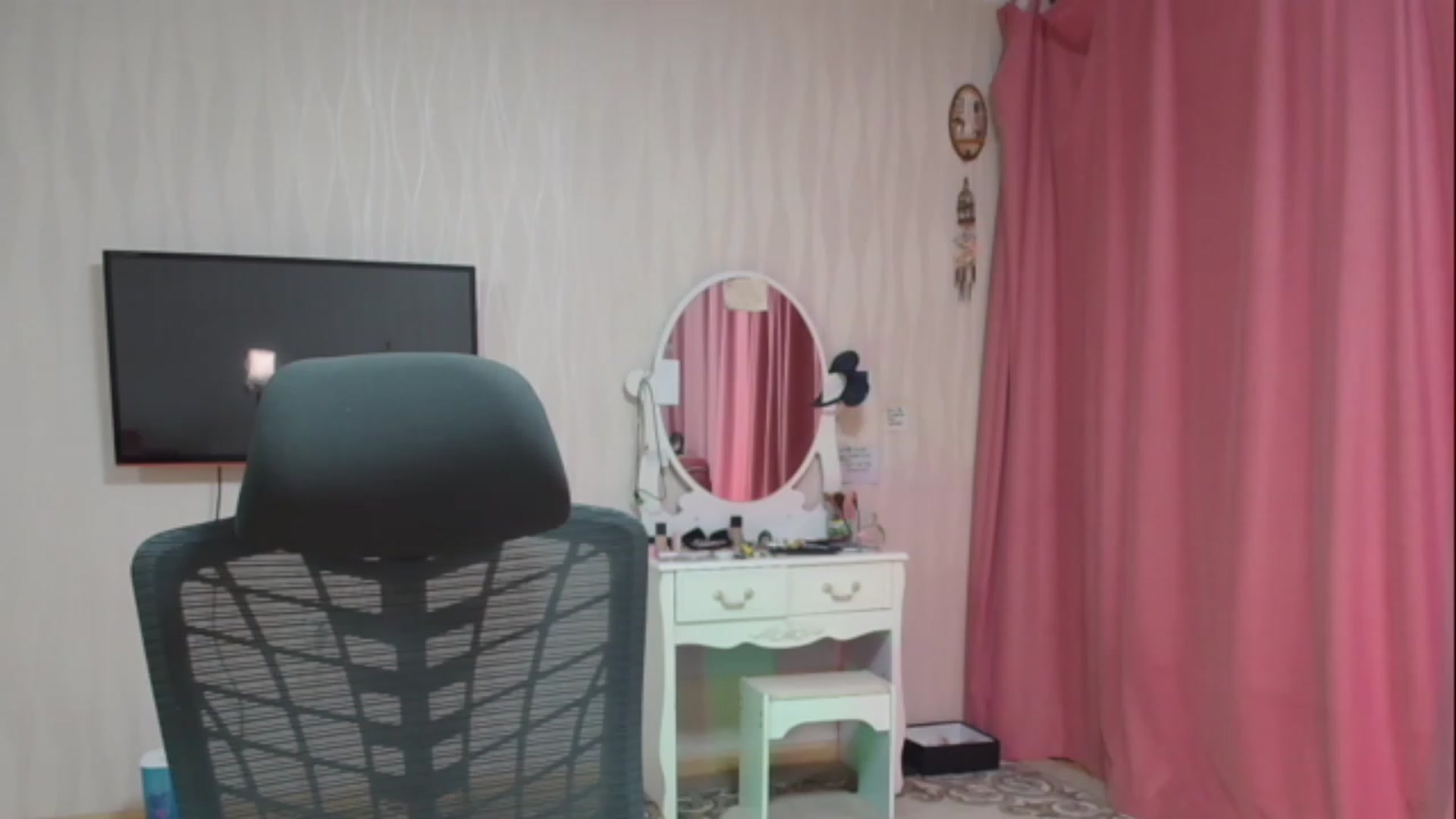 Gallery image thumbnail from Asiankitty_oX's myfreecams stream on, 05/04/2023, 13:31 image 19 of 20