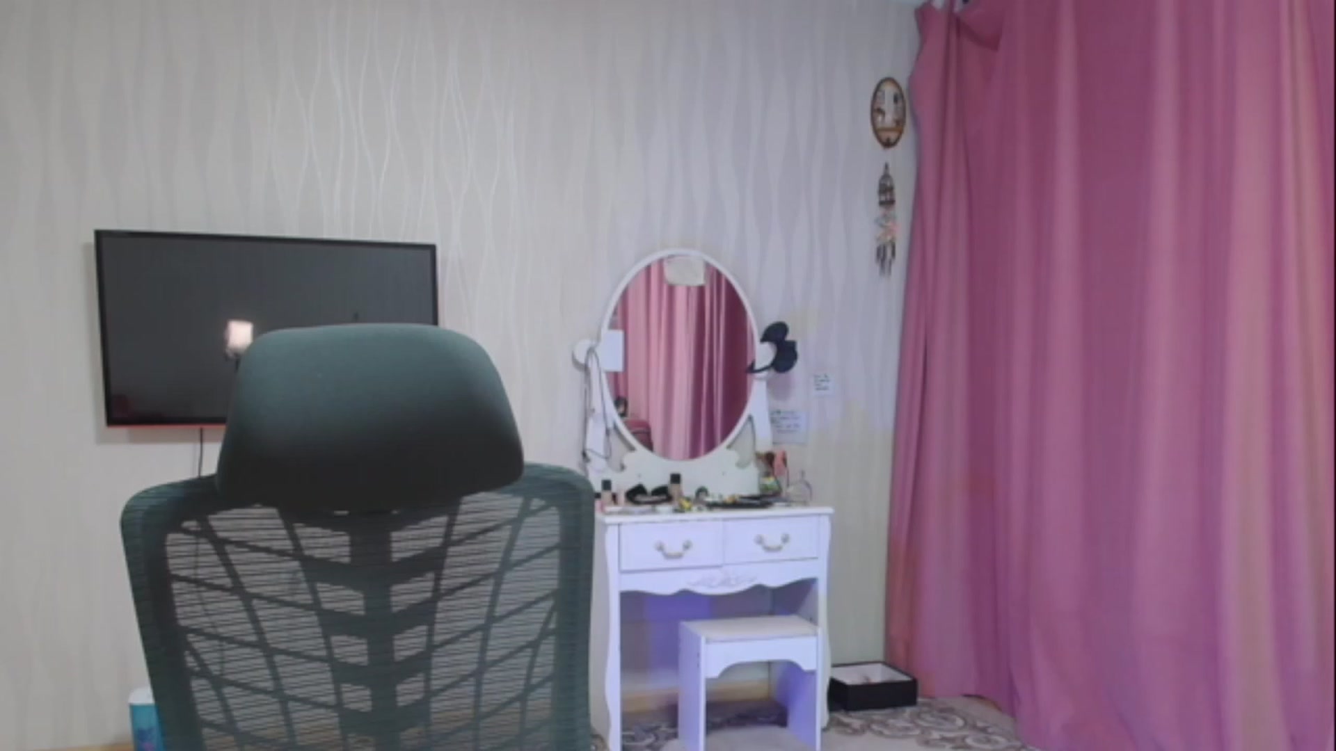 Gallery image thumbnail from Asiankitty_oX's myfreecams stream on, 05/04/2023, 13:31 image 20 of 20