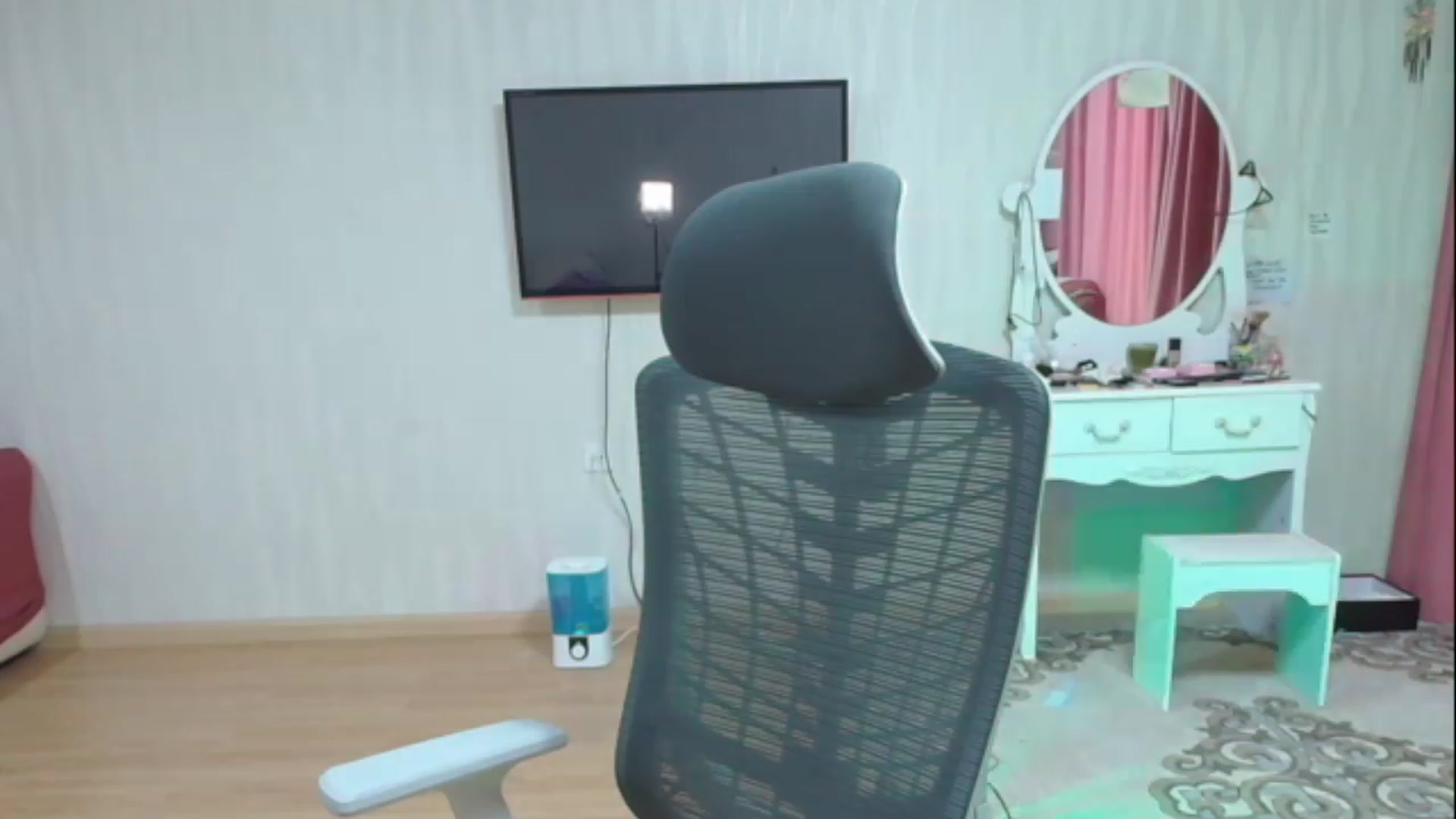 Gallery image thumbnail from Asiankitty_oX's myfreecams stream on, 05/07/2023, 07:11 image 16 of 20
