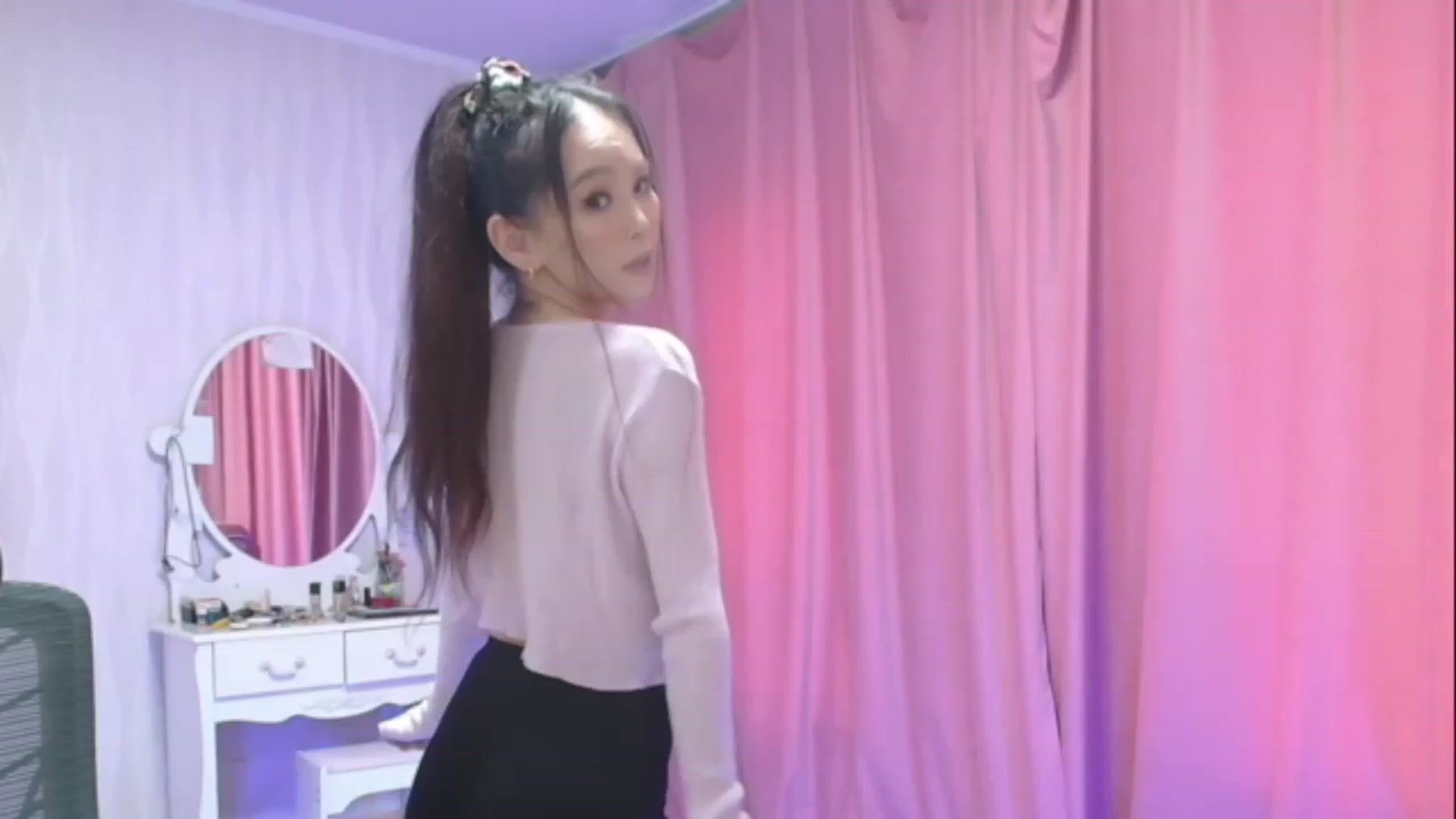 Gallery image thumbnail from Asiankitty_oX's myfreecams stream on, 05/09/2023, 09:12 image 20 of 20