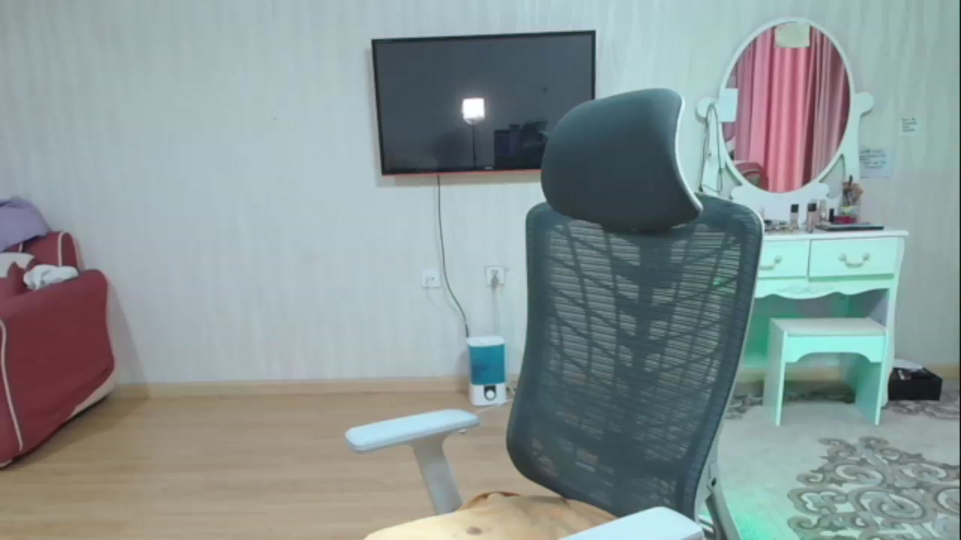 Gallery image thumbnail from Asiankitty_oX's myfreecams stream on, 05/09/2023, 09:12 image 3 of 20