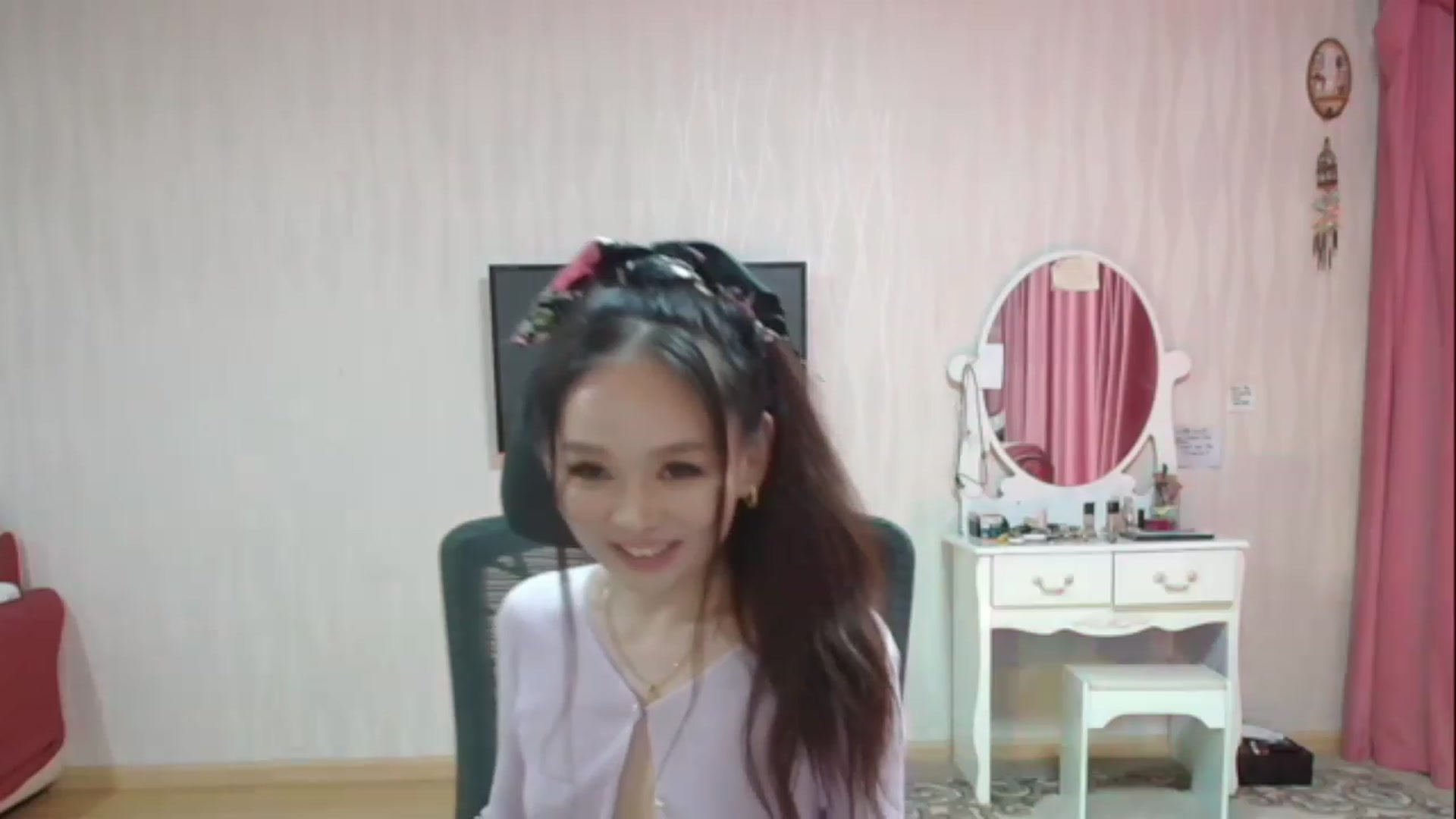 Gallery image thumbnail from Asiankitty_oX's myfreecams stream on, 05/09/2023, 12:16 image 4 of 20
