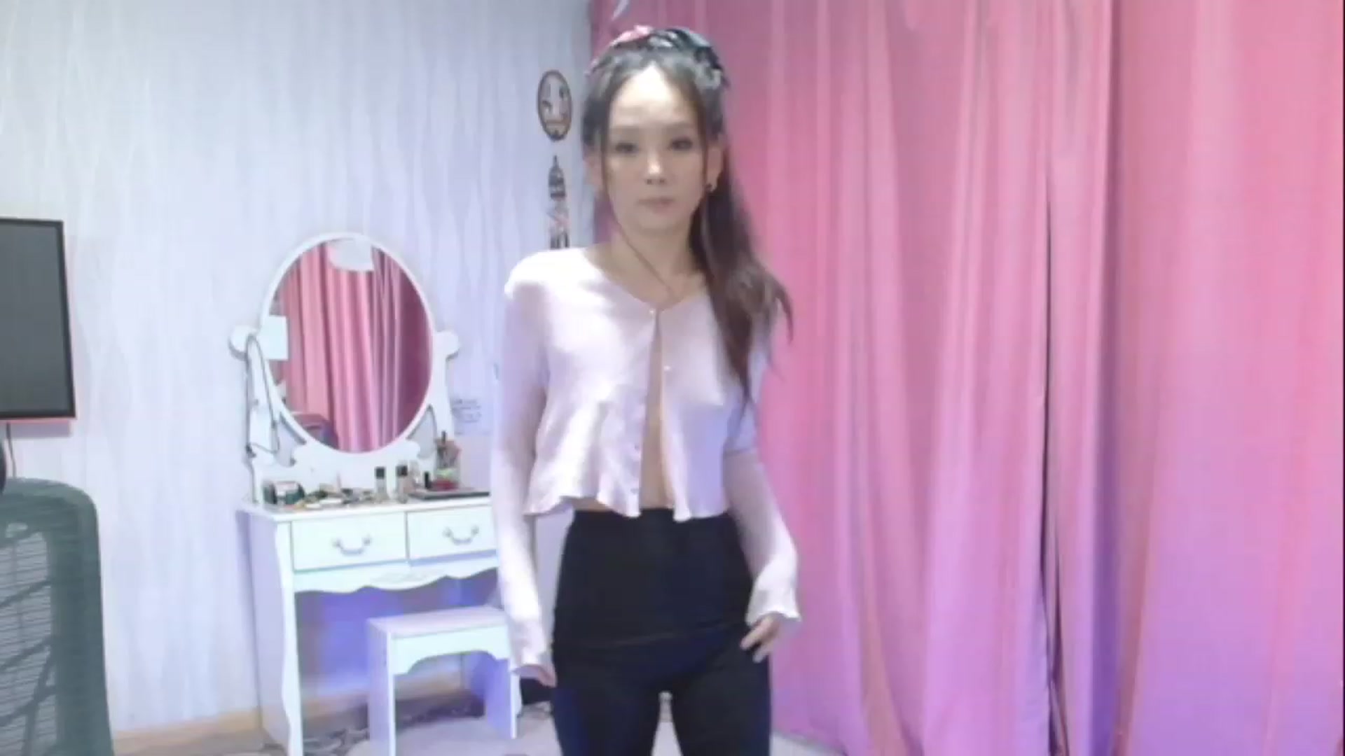 Gallery image thumbnail from Asiankitty_oX's myfreecams stream on, 05/09/2023, 12:16 image 1 of 20