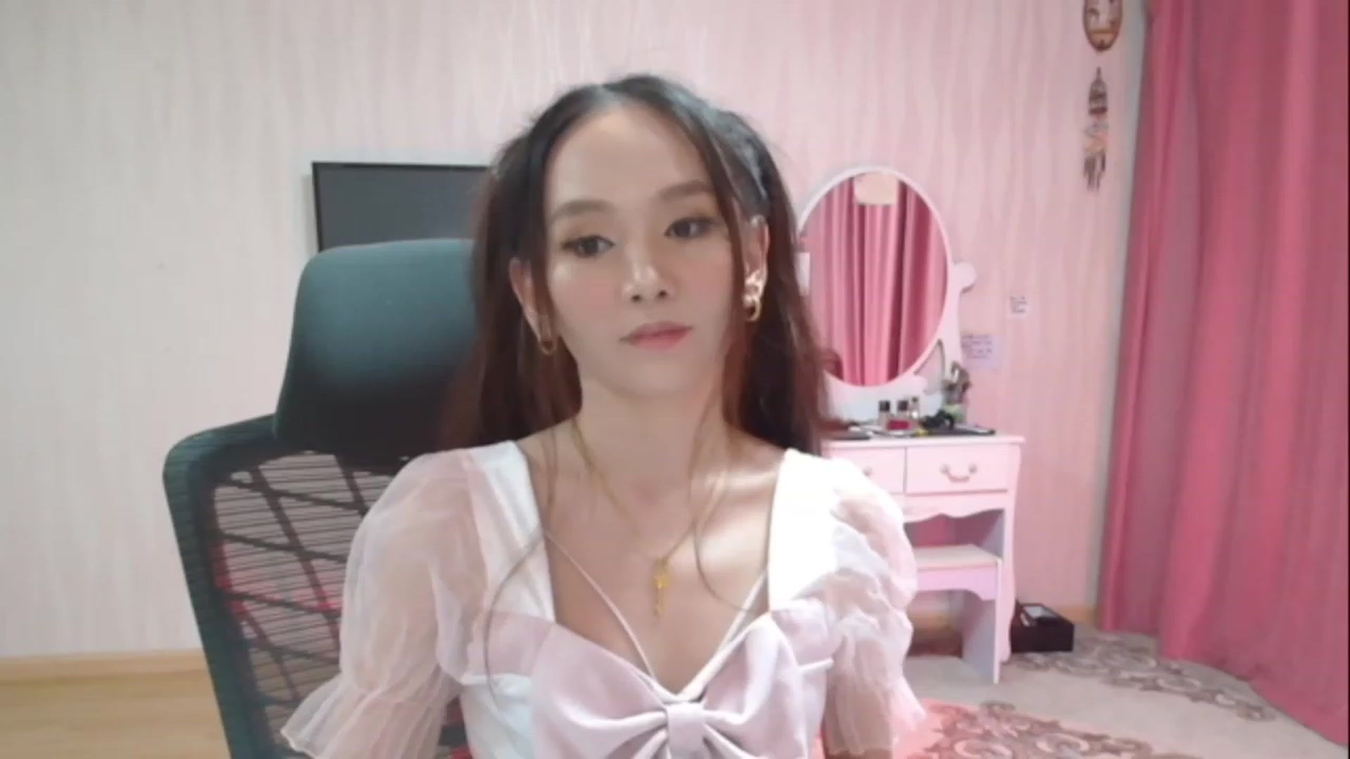 Gallery image thumbnail from Asiankitty_oX's myfreecams stream on, 05/10/2023, 14:06 image 8 of 20
