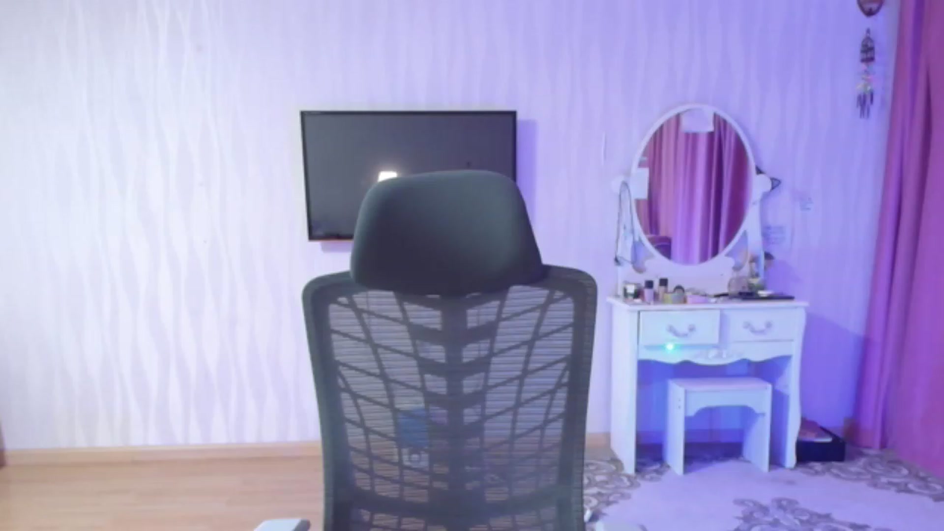 Gallery image thumbnail from Asiankitty_oX's myfreecams stream on, 05/13/2023, 14:10 image 17 of 20