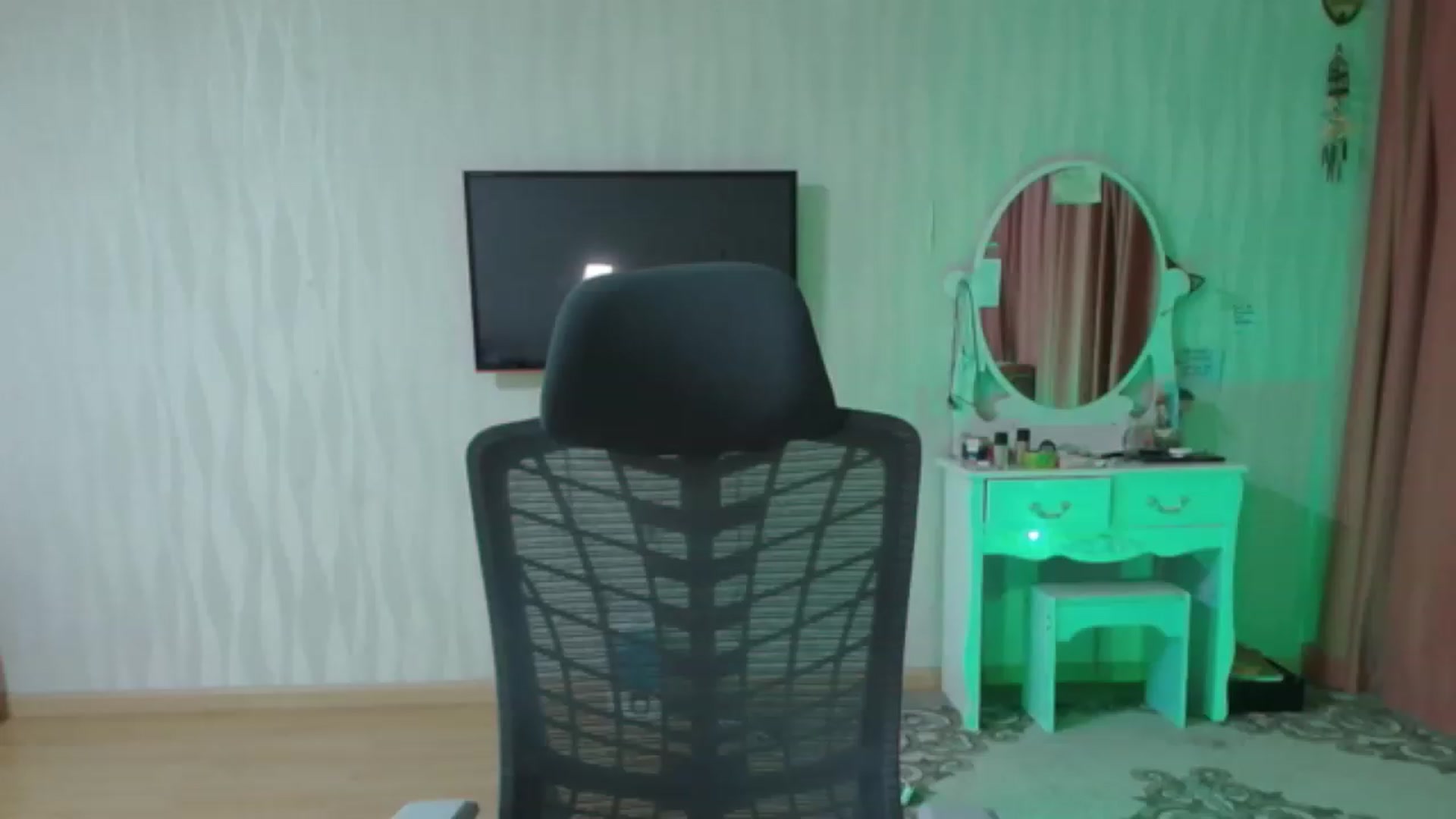 Gallery image thumbnail from Asiankitty_oX's myfreecams stream on, 05/13/2023, 14:10 image 18 of 20