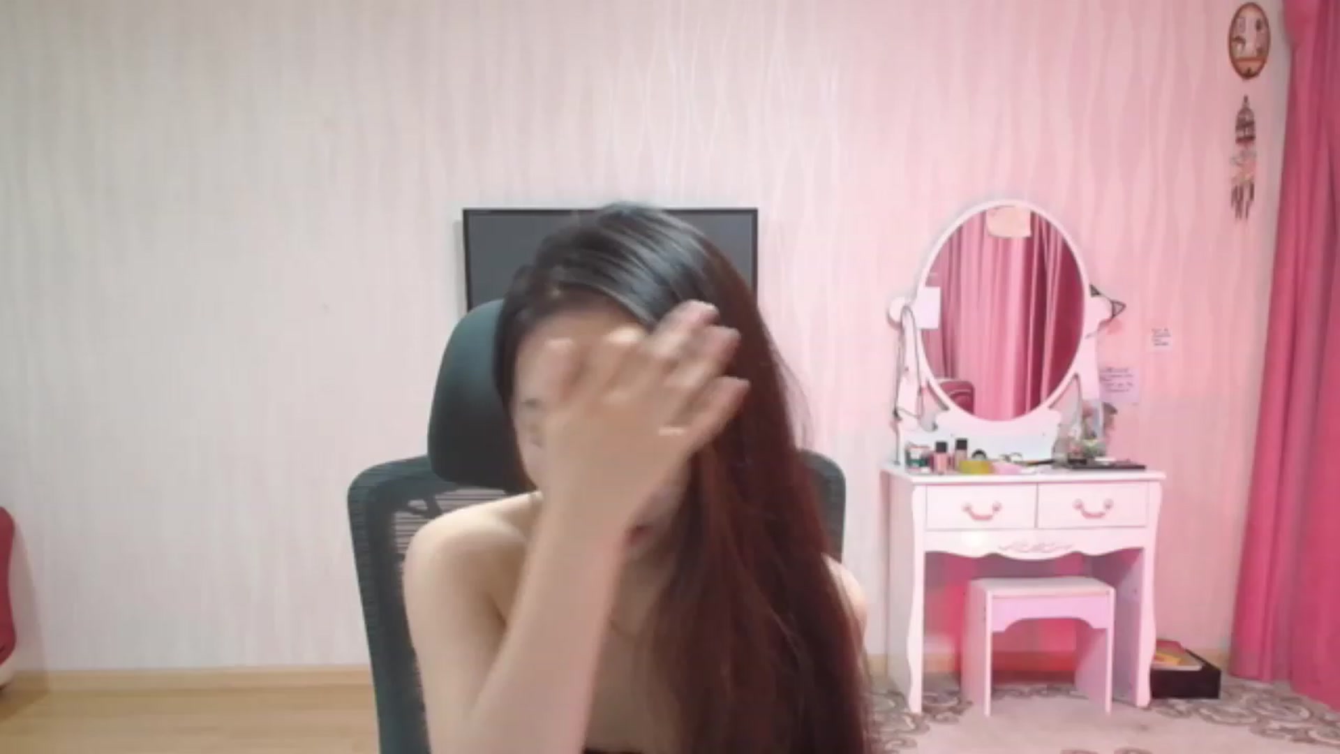 Gallery image thumbnail from Asiankitty_oX's myfreecams stream on, 05/13/2023, 14:10 image 5 of 20