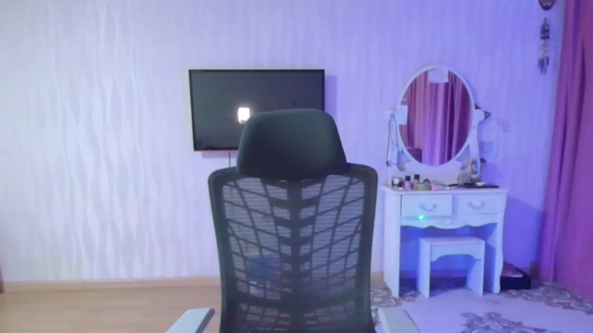 Gallery image thumbnail from Asiankitty_oX's myfreecams stream on, 05/13/2023, 14:10 image 19 of 20