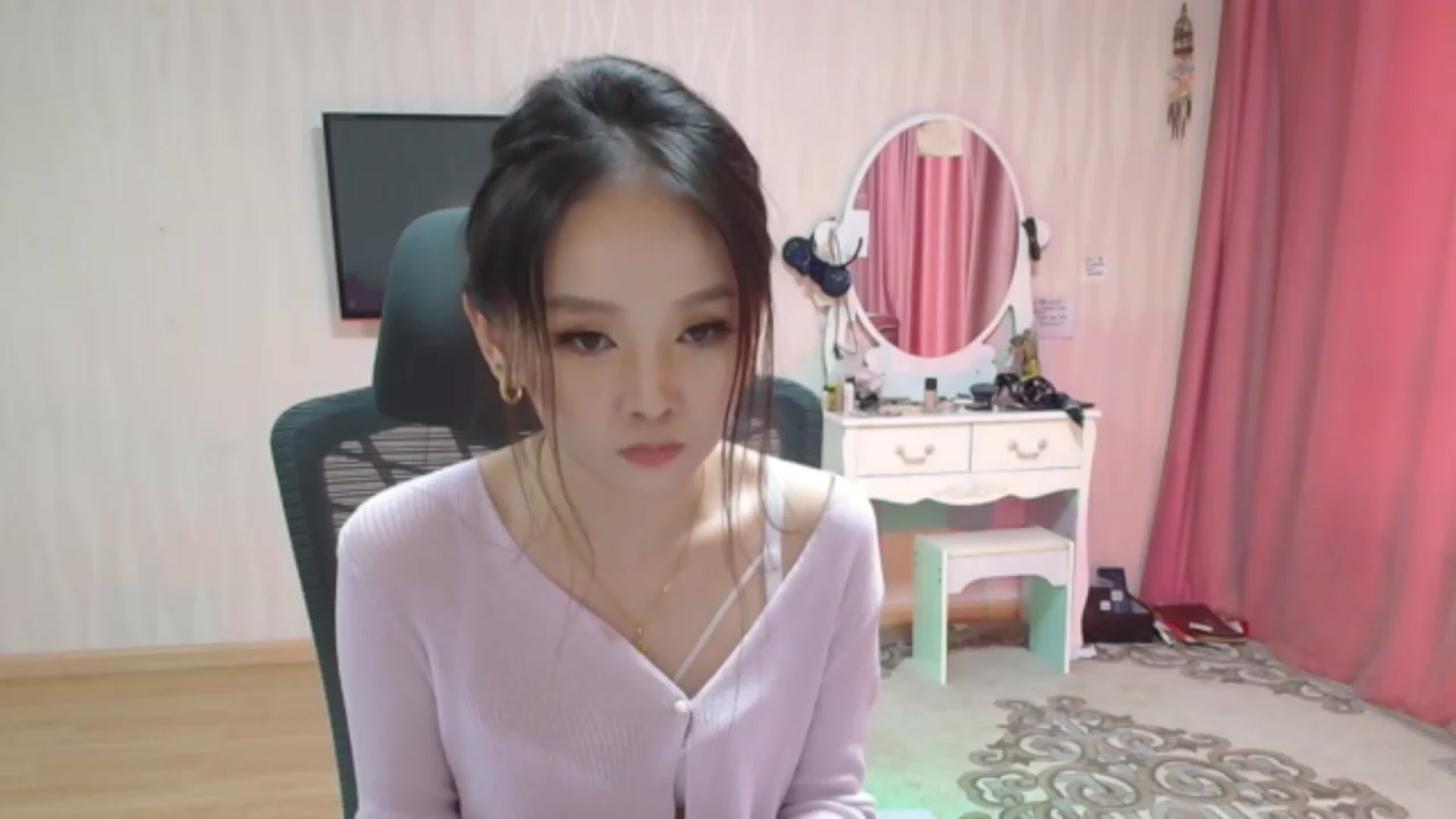 Gallery image thumbnail from Asiankitty_oX's myfreecams stream on, 05/21/2023, 07:04 image 9 of 20
