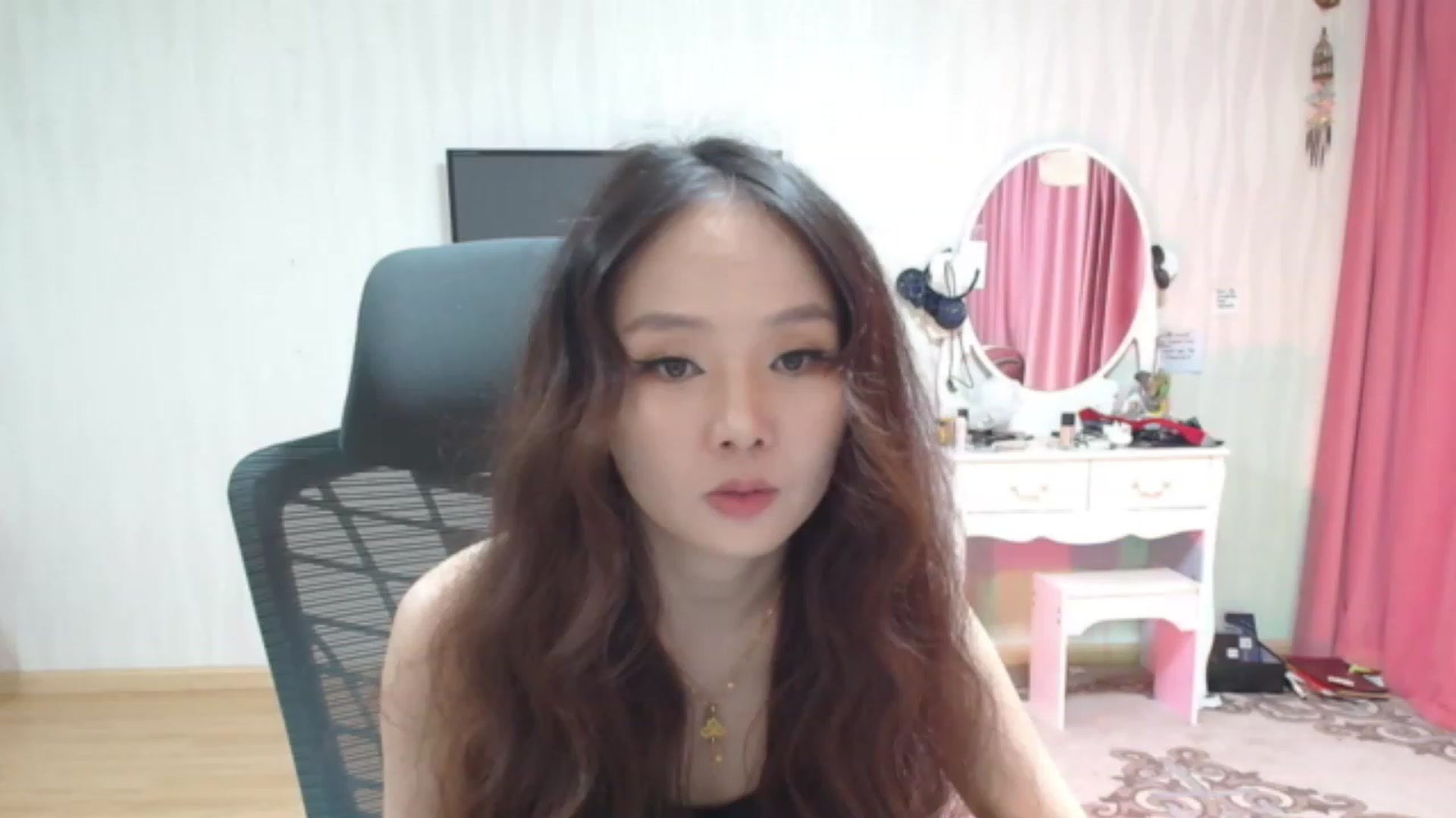 Gallery image thumbnail from Asiankitty_oX's myfreecams stream on, 05/21/2023, 14:01 image 15 of 20