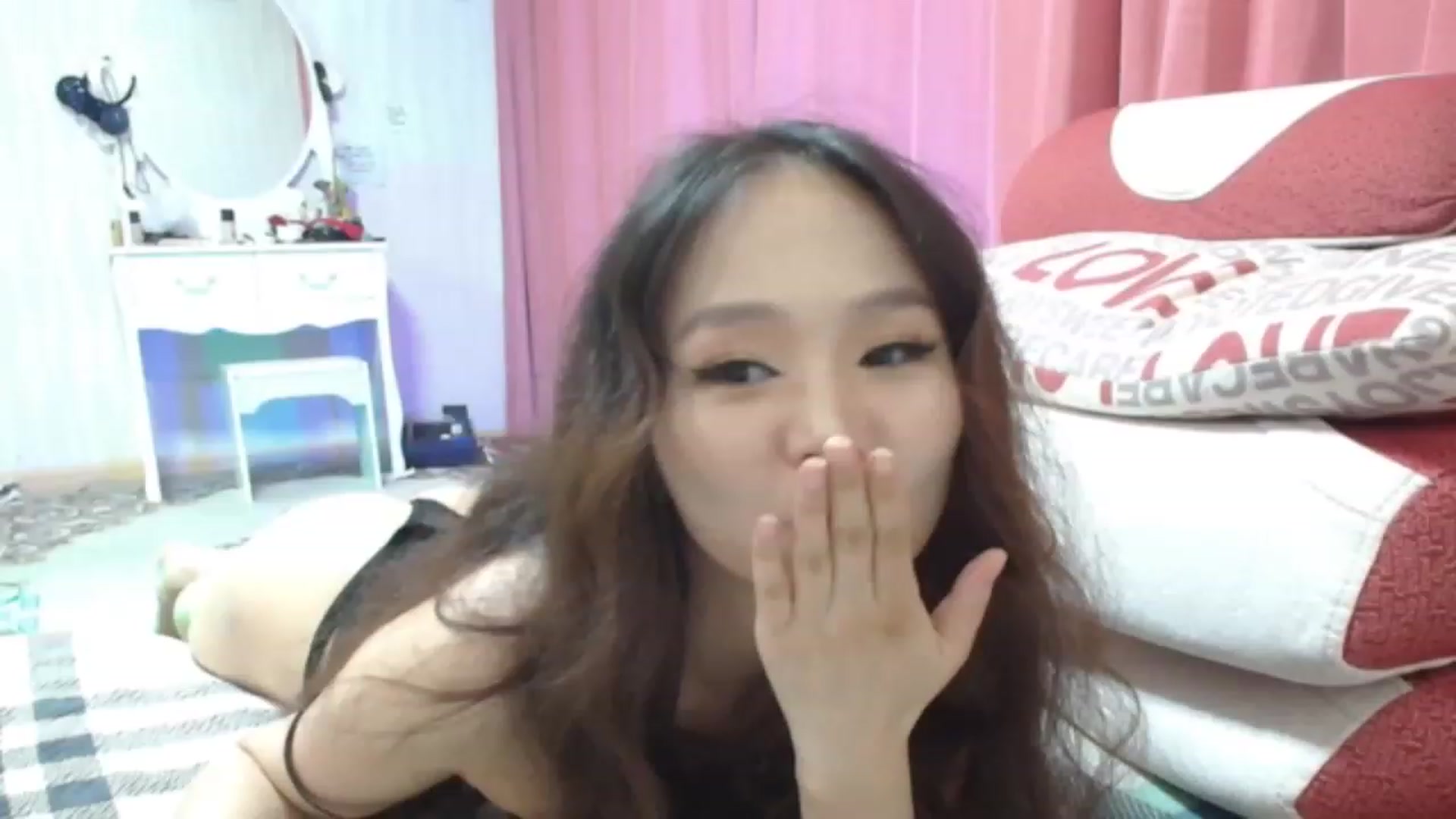 Gallery image thumbnail from Asiankitty_oX's myfreecams stream on, 05/21/2023, 14:01 image 1 of 20