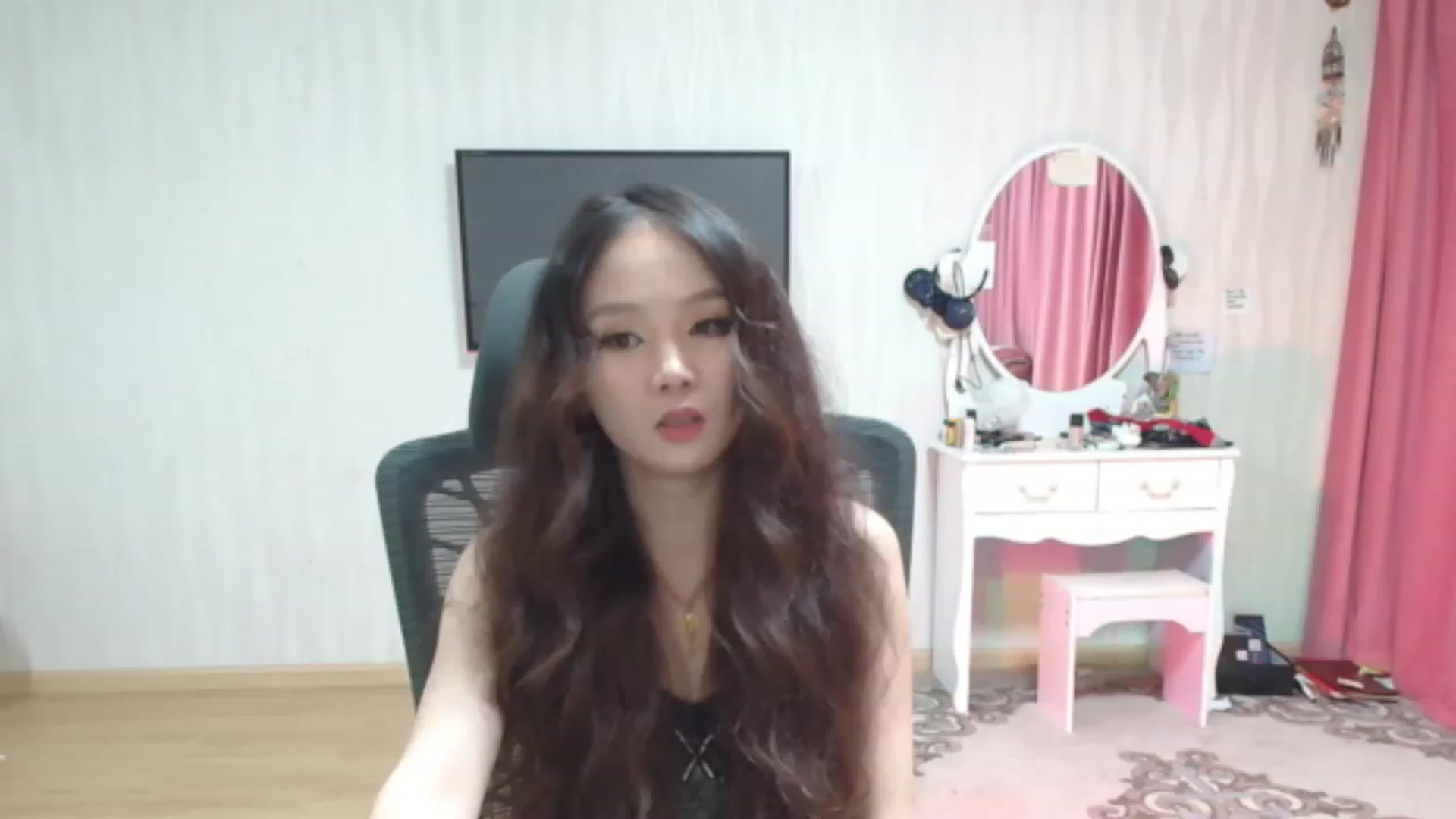 Gallery image thumbnail from Asiankitty_oX's myfreecams stream on, 05/21/2023, 14:01 image 16 of 20