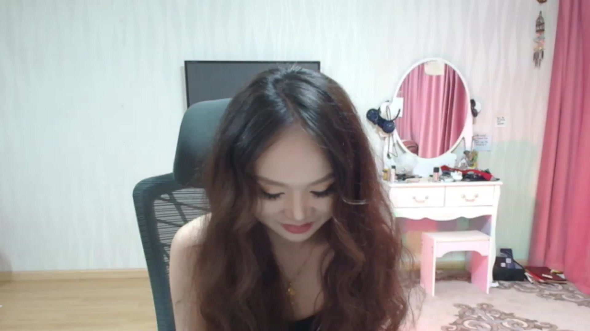 Gallery image thumbnail from Asiankitty_oX's myfreecams stream on, 05/21/2023, 14:01 image 19 of 20