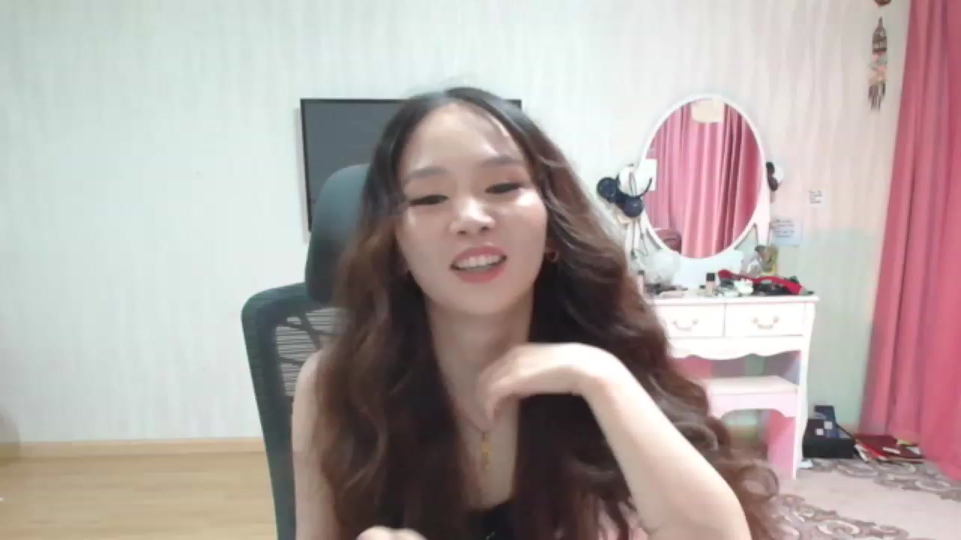Gallery image thumbnail from Asiankitty_oX's myfreecams stream on, 05/21/2023, 14:01 image 17 of 20