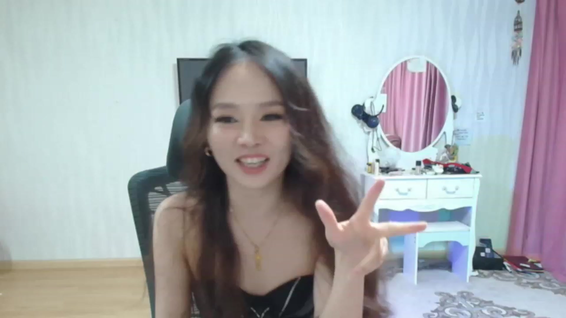 Gallery image thumbnail from Asiankitty_oX's myfreecams stream on, 05/21/2023, 14:01 image 20 of 20